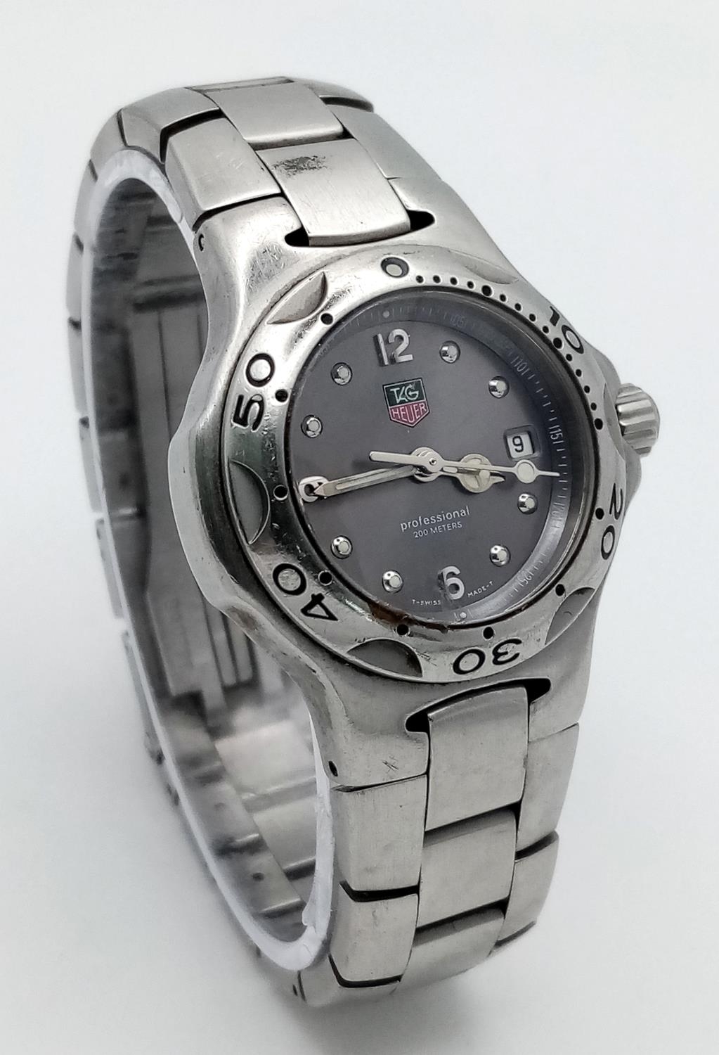 A Tag Heuer Professional Ladies Quartz Watch. Stainless steel bracelet and case - 28mm. Grey dial - Image 3 of 8