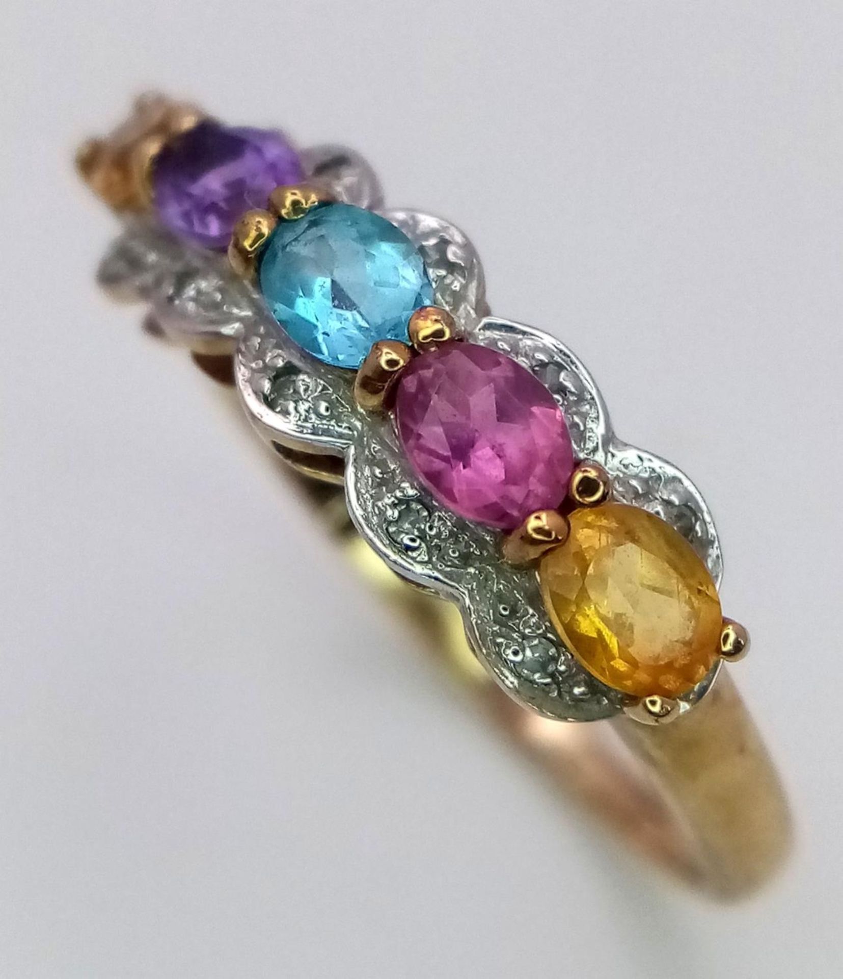 A 9ct yellow gold multi stone ring, featuring diamonds, amethyst, citrine and topaz, size P, 2g. - Bild 3 aus 5