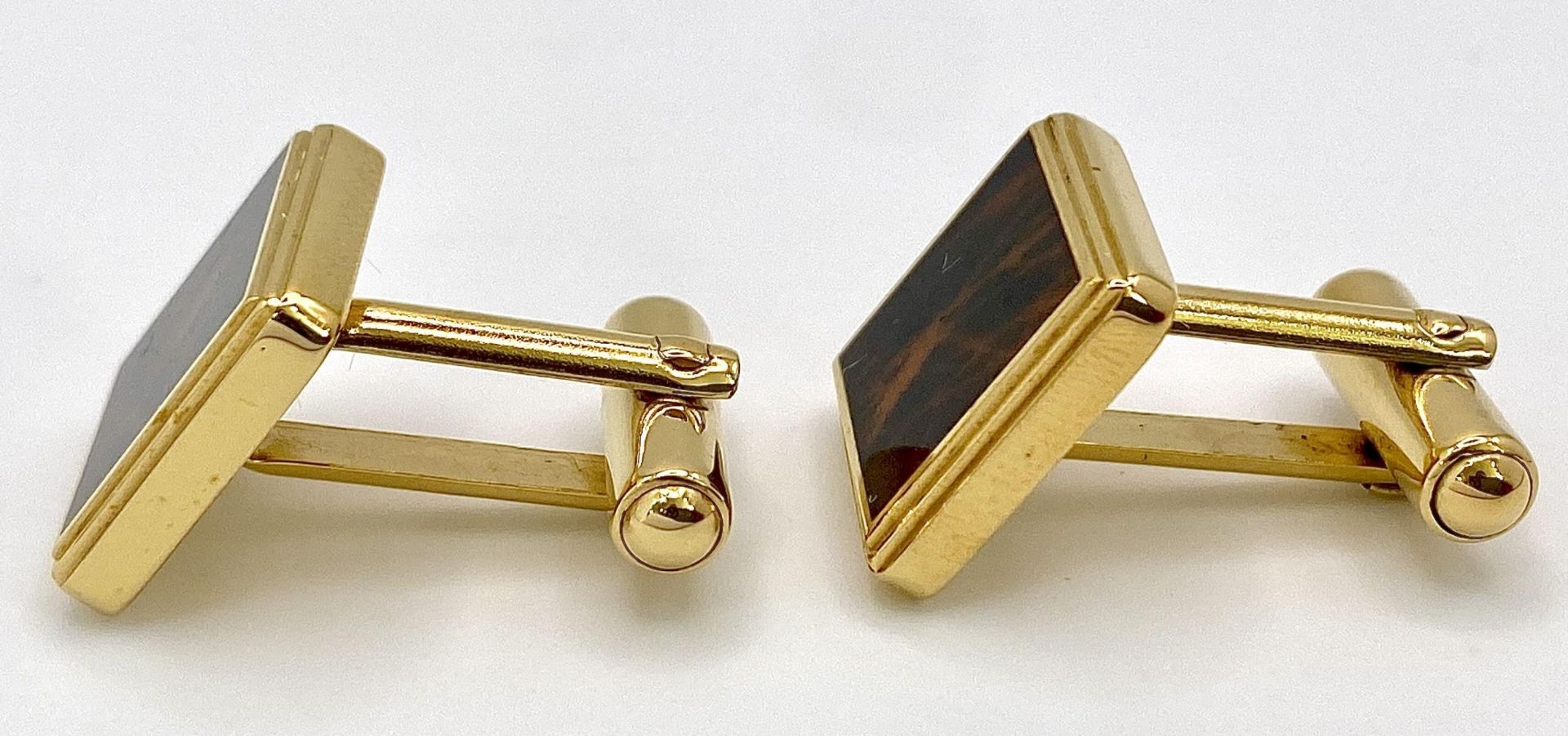 An Excellent Condition Pair of Square Yellow Gold Gilt Tortoiseshell Cufflinks by Dunhill in their - Bild 4 aus 9