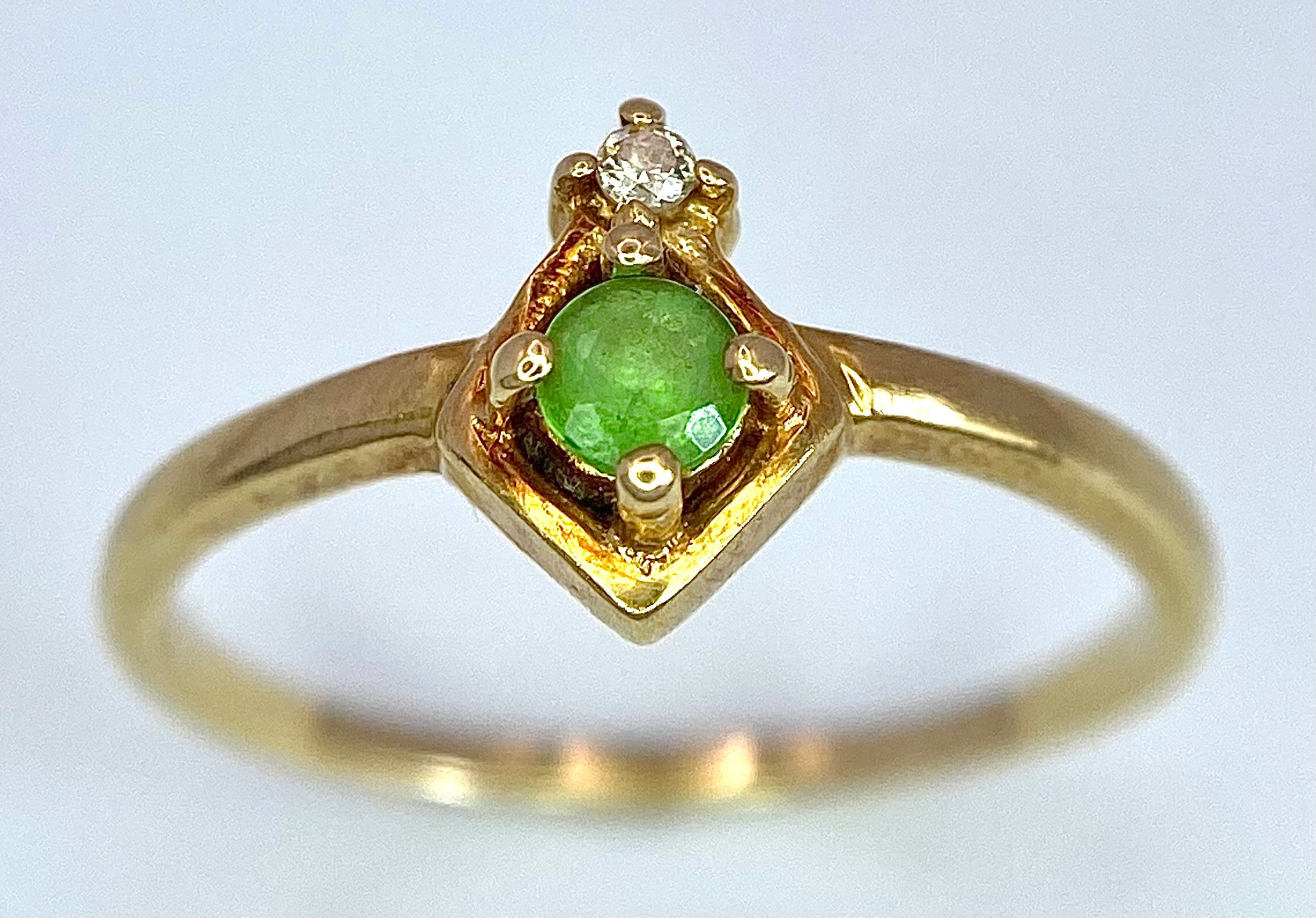 A14K YELLOW GOLD PERIDOT & DIAMOND RING. Size K/L, 1.4g total weight. Ref: SC 9030 - Image 2 of 6