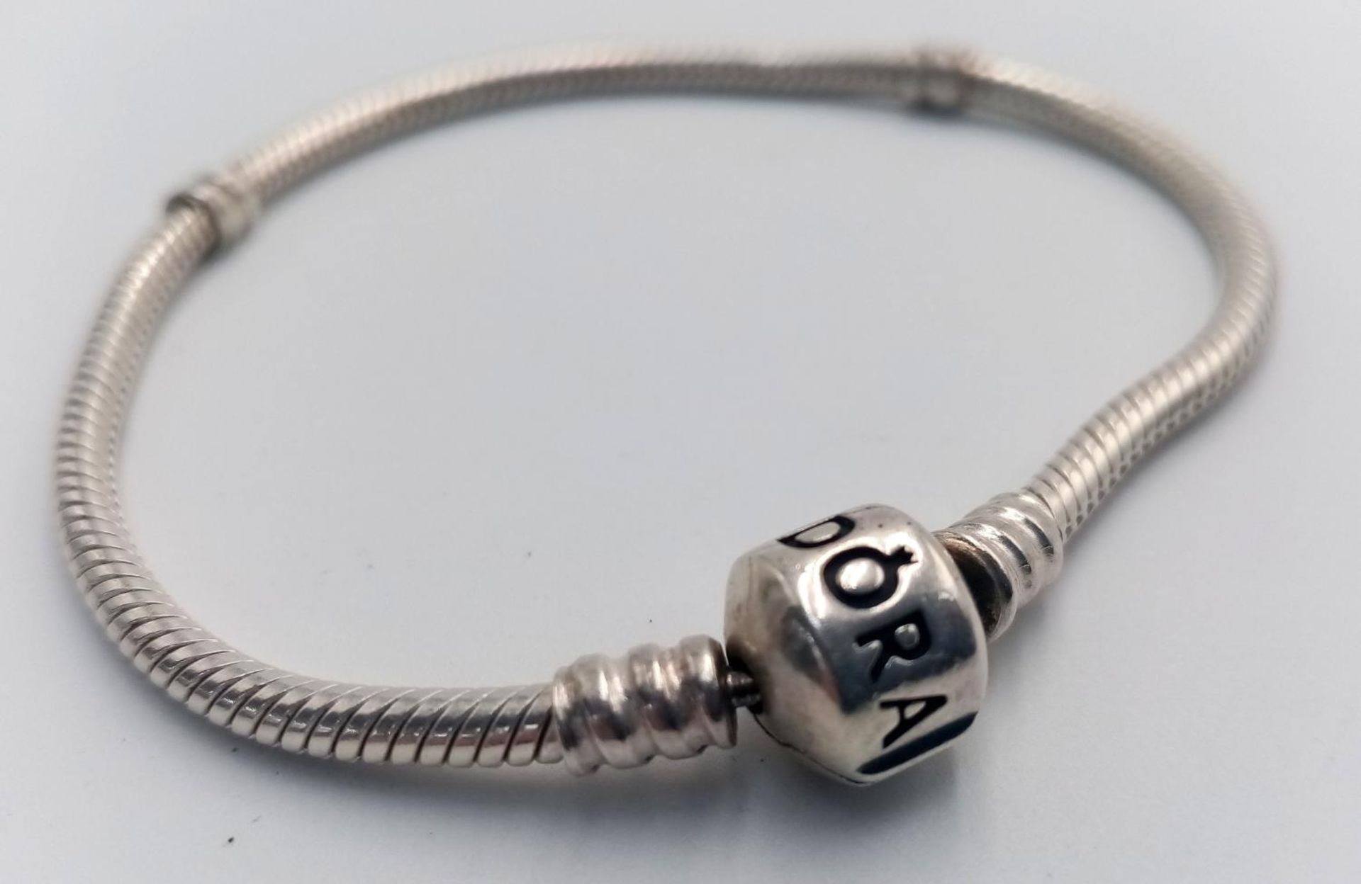 A PANDORA STERLING SILVER MOMENTS BRACELET 14.1G , approx 19cm length. SC 9092 - Image 3 of 4