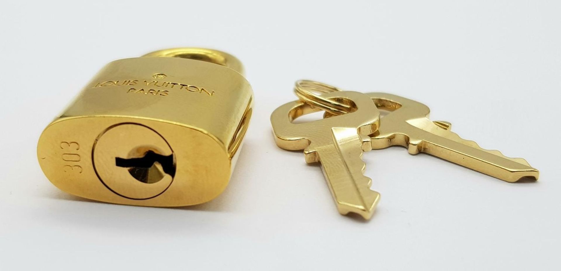 A Louis Vuitton Gold Plated Lock with Two Keys. - Bild 5 aus 5