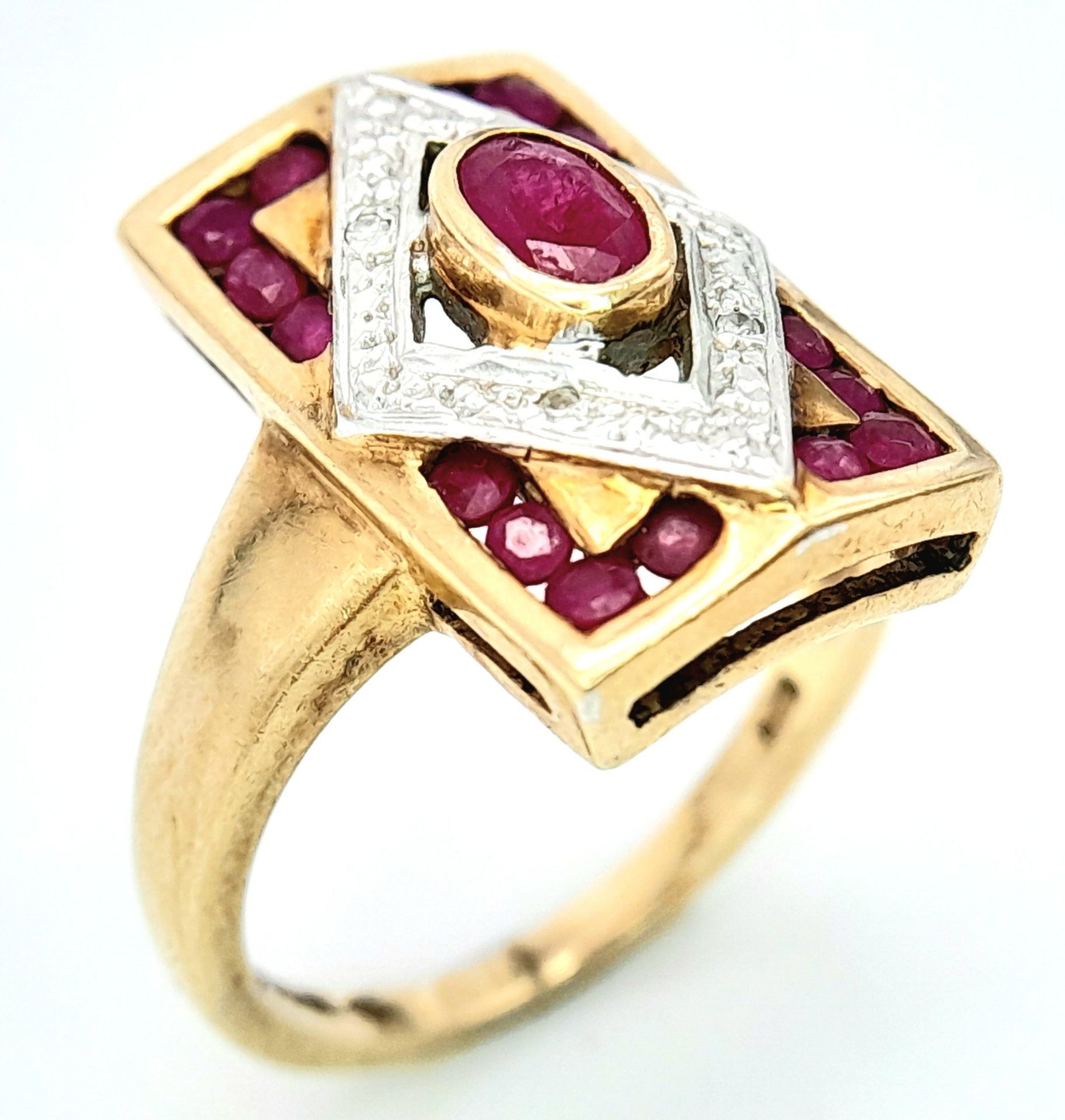 A 9K YELLOW GOLD VINTAGE DIAMOND & RUBY RING. Size M, 4.3g total weight. Ref: SC 8037 - Bild 4 aus 6