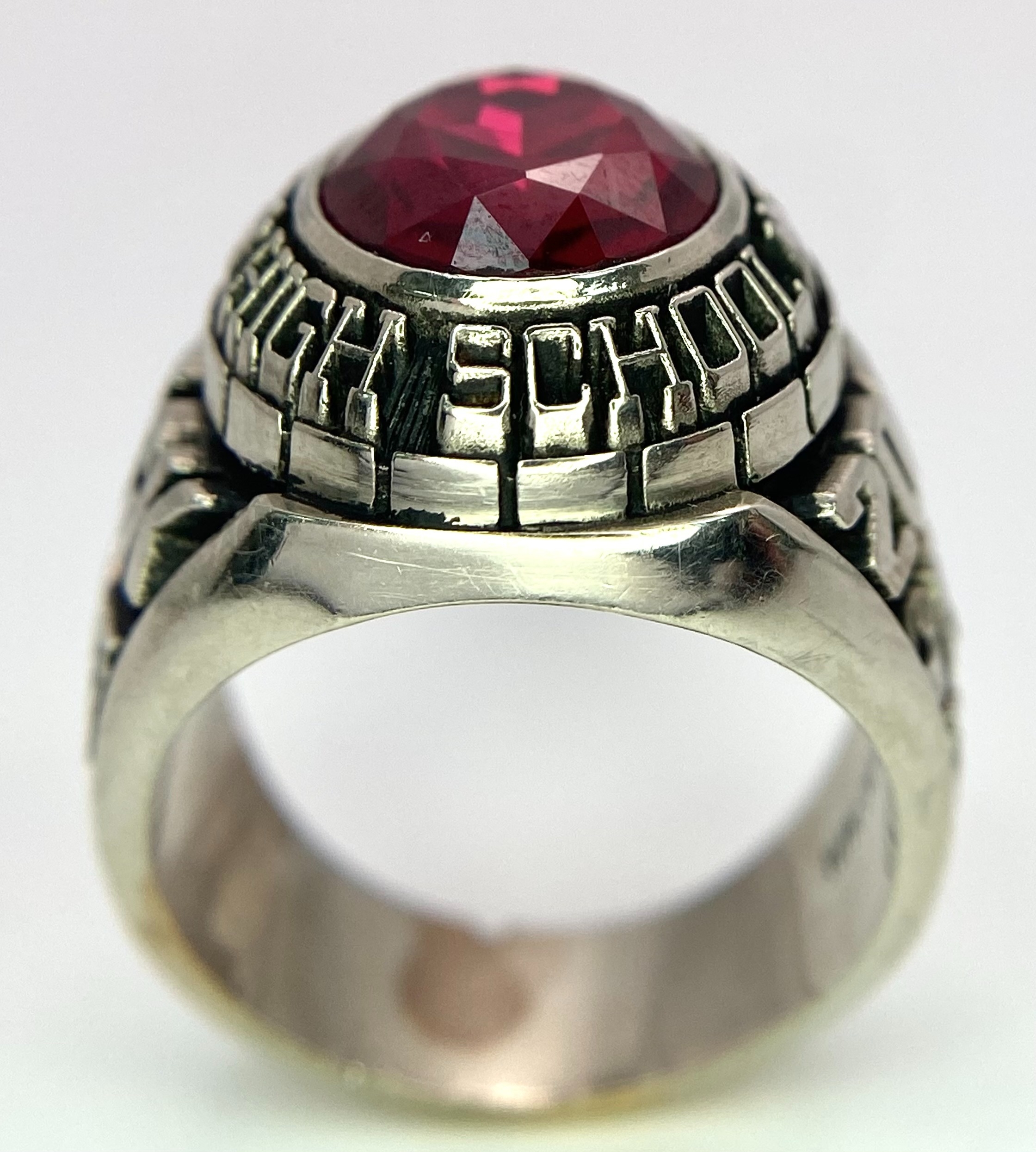 A 10K White Gold and Ruby Gents High School Ring. Size P 1/2. 18g total weight. Ref: 17043 - Image 4 of 9