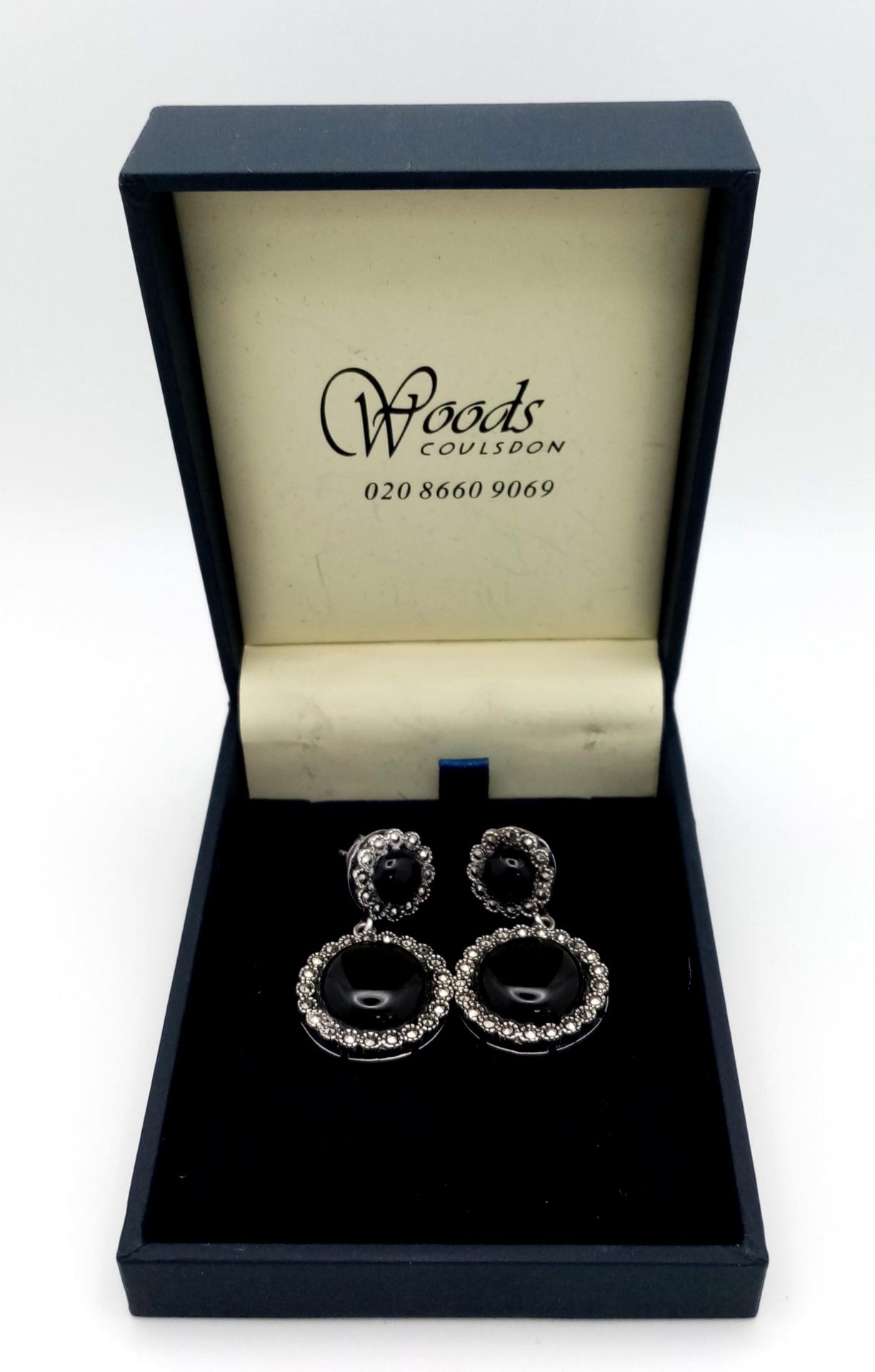 A Pair of 925 Silver, Black Onyx and Marcasite Drop Earrings. 3cm drop. Comes with a presentation - Bild 6 aus 6