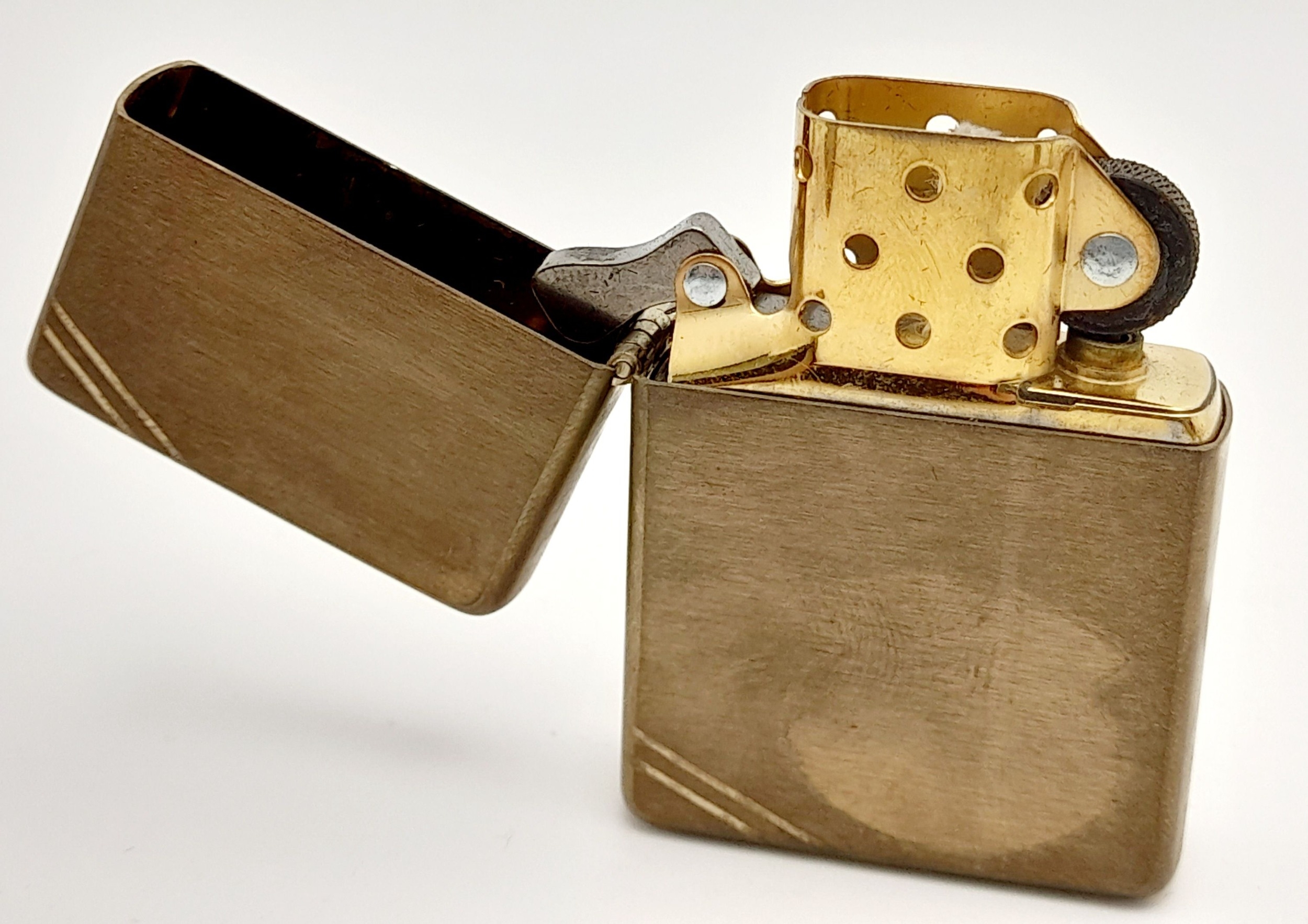 A Vintage Brass Zippo Lighter. USA Made. Marked IX and Engine Turned Detail. Comes with Vintage - Image 2 of 5