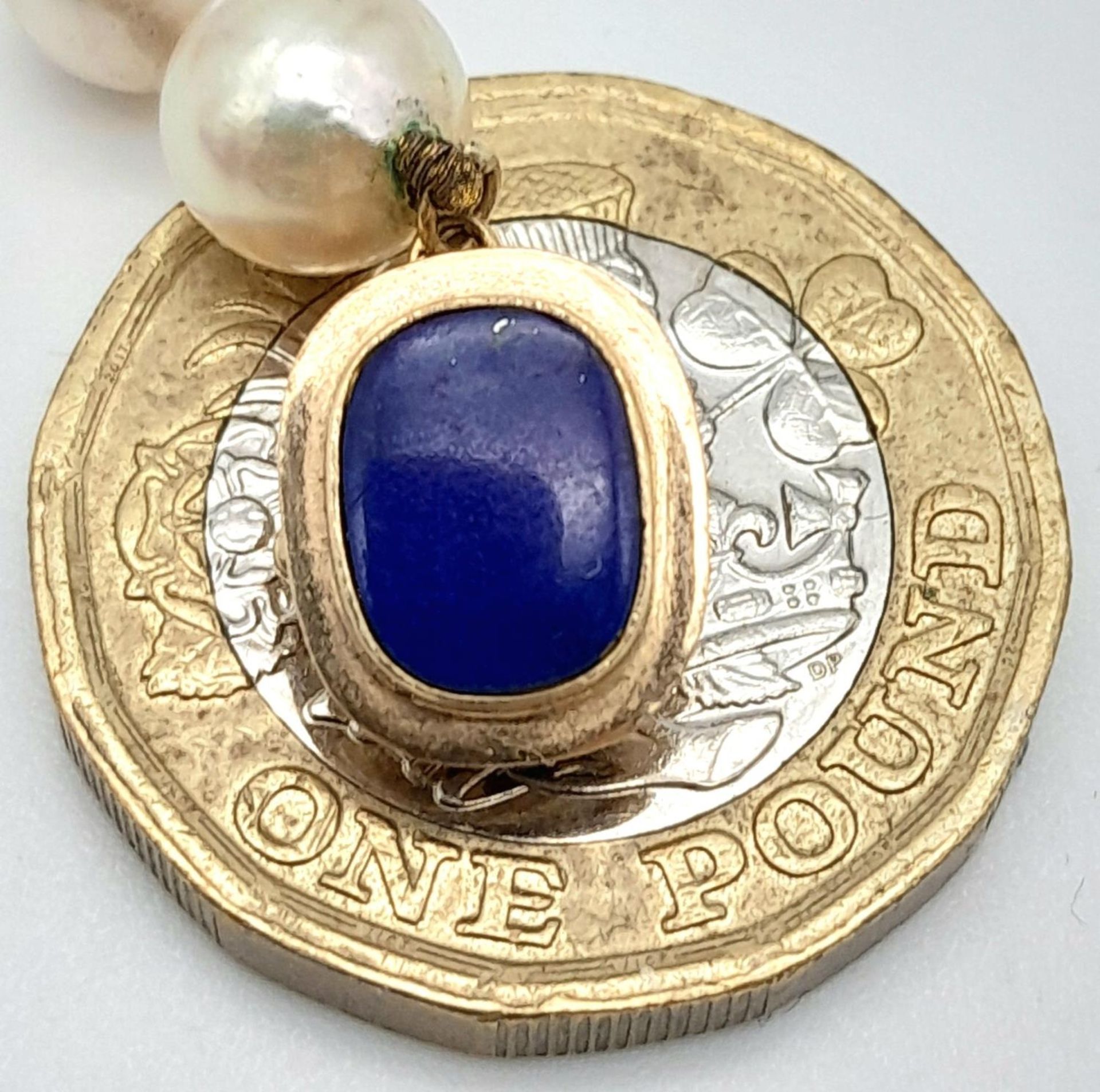 A Lapis and Pearl Necklace with 14K Gold Spacers and Clasp. 68cm - Bild 6 aus 6