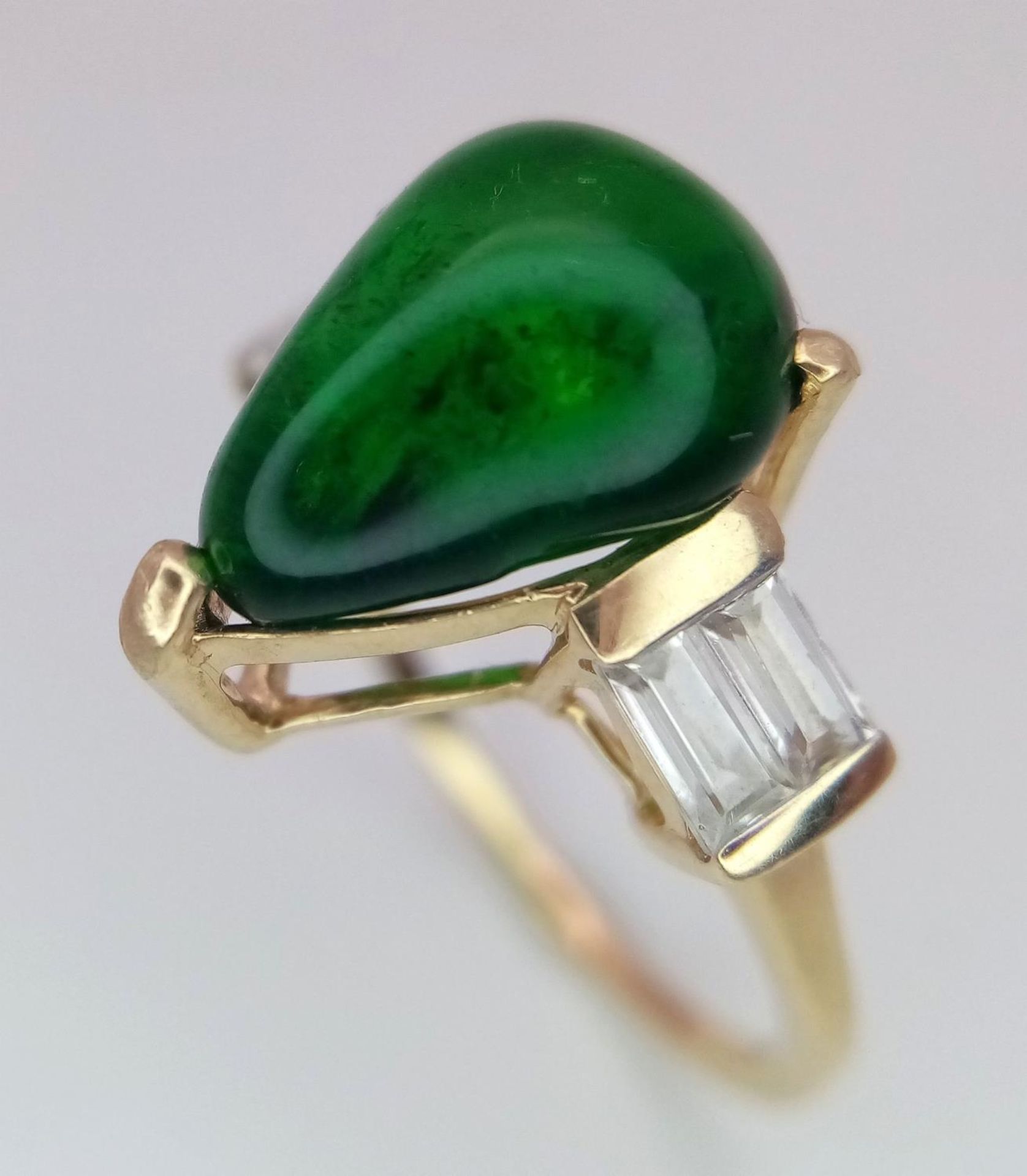 A 9K Yellow Gold Emerald with White Stone Shoulders Ring. Size J/K, 2.9g total weight. - Image 3 of 5