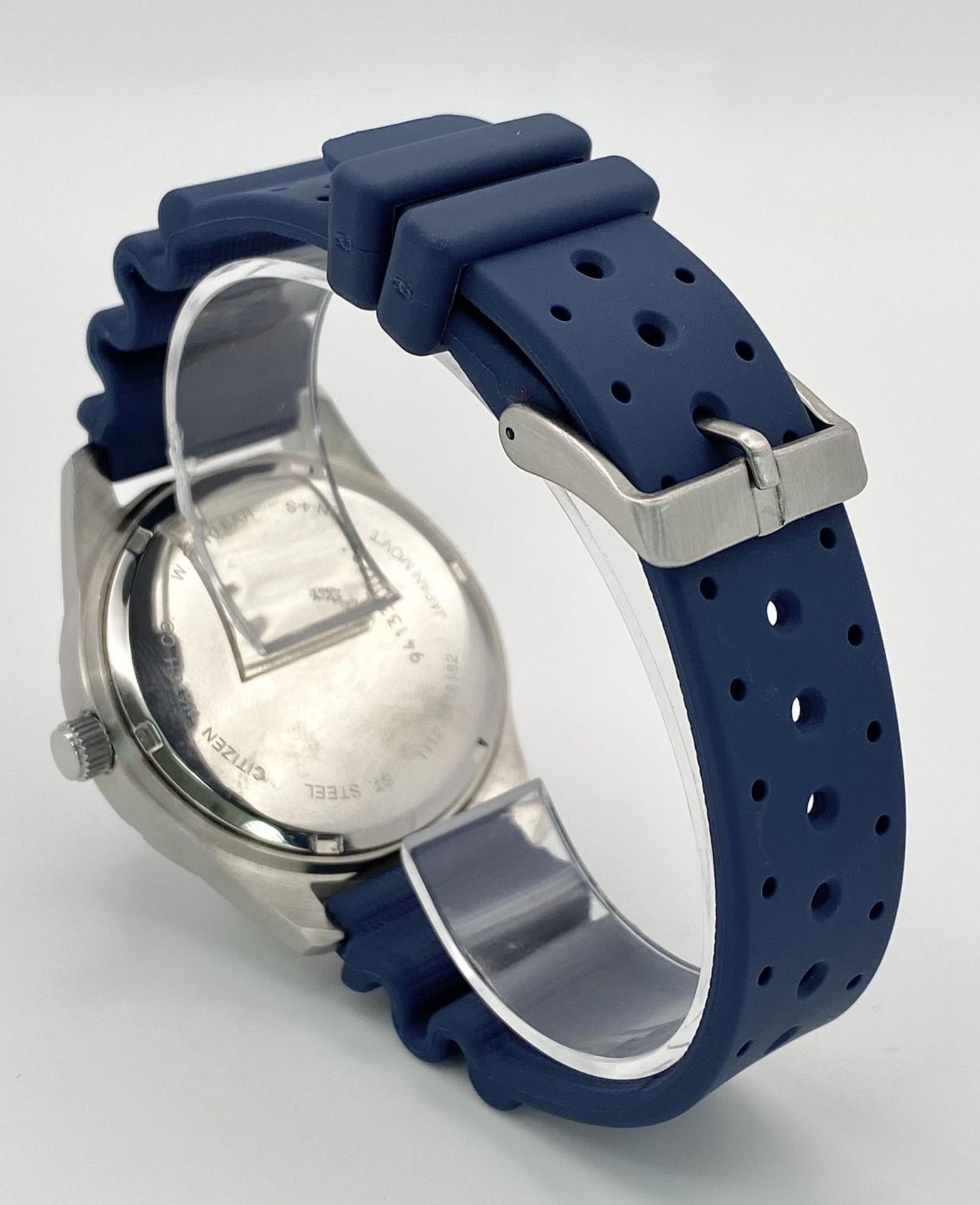 A Citizen Quartz Gents Watch. Blue rubber strap. Stainless steel case - 42mm. Blue dial with date - Bild 5 aus 6