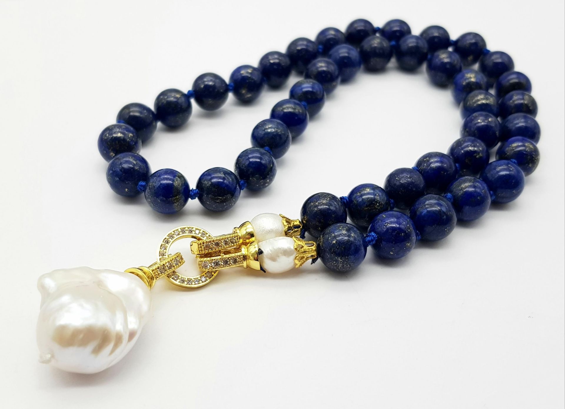 A Lapis Lazuli Beaded Necklace with Baroque Pearl Pendant. 10mm beads. Pendant - 6cm. Necklace - Image 3 of 4