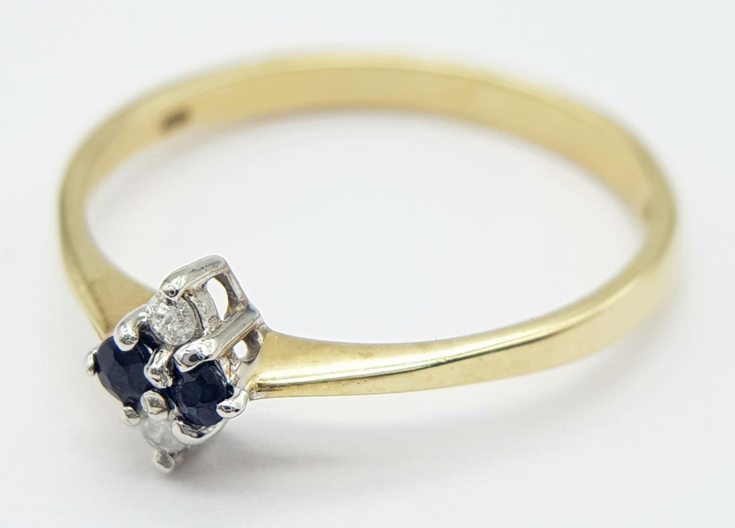 A 9K YELLOW GOLD DIAMOND & SAPPHIRE RING 1.4G SIZE O 1/2. ref: SPAS 9018 - Image 3 of 5