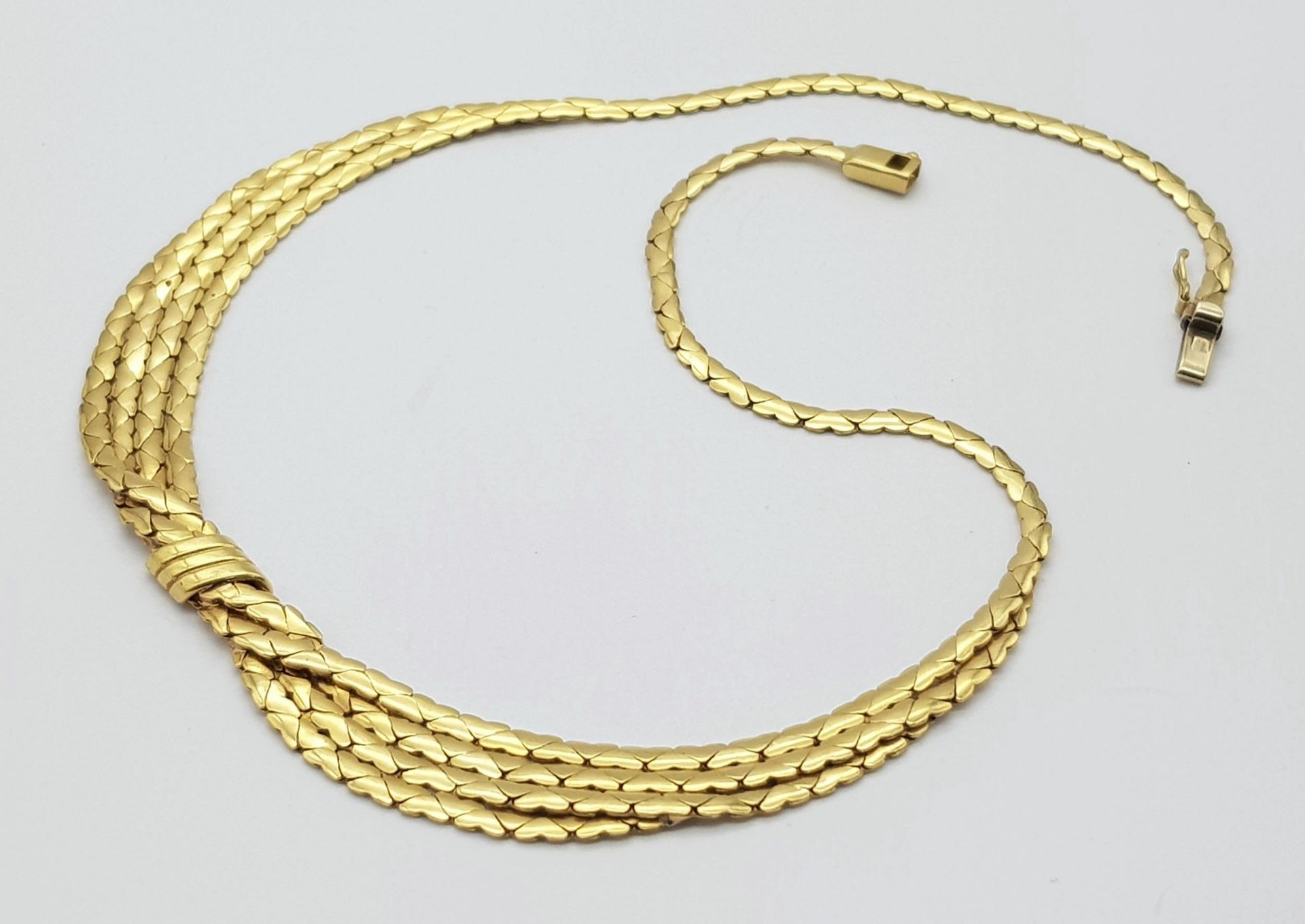 A Stylish Italian 18K Yellow Gold Choker Necklace. A single to a four row centre with buckle - Image 5 of 6