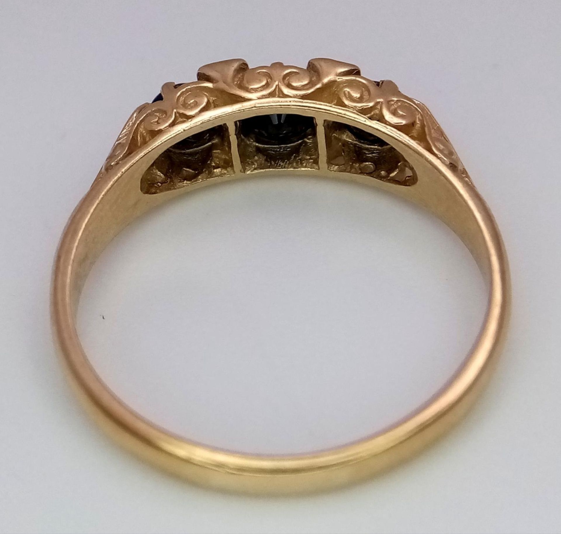A 9K YELLOW GOLD DIAMOND & SAPPHIRE RING 2.45G 0.50CT SAPPHIRES SIZE O SPAS 9008 - Bild 4 aus 5