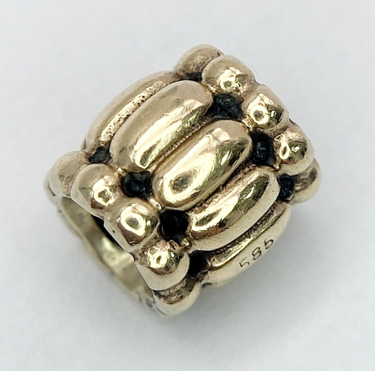 A 14K YELLOW GOLD PANDORA CHARM. 7mm length, 2.2g weight. Ref: SC 8134