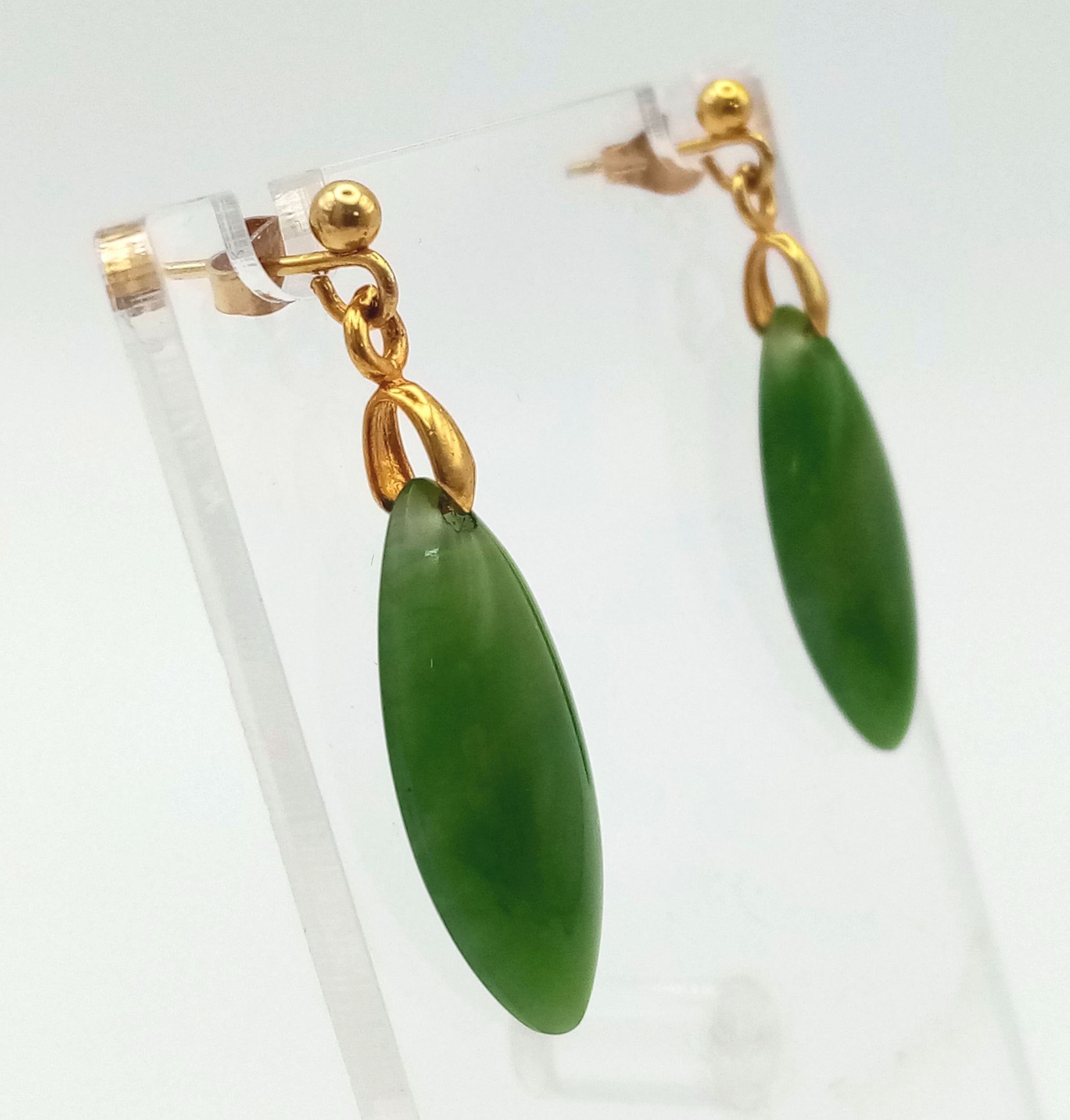 A Pair of 9K Yellow Gold Jade Leaf Shaped Earrings. 4.3g - Image 3 of 4
