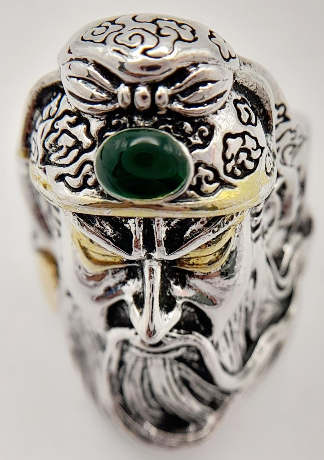 white metal (untested) Chinese Guan Yu ring with a green jade cabochon. Size: adjustable, weight: - Image 3 of 5