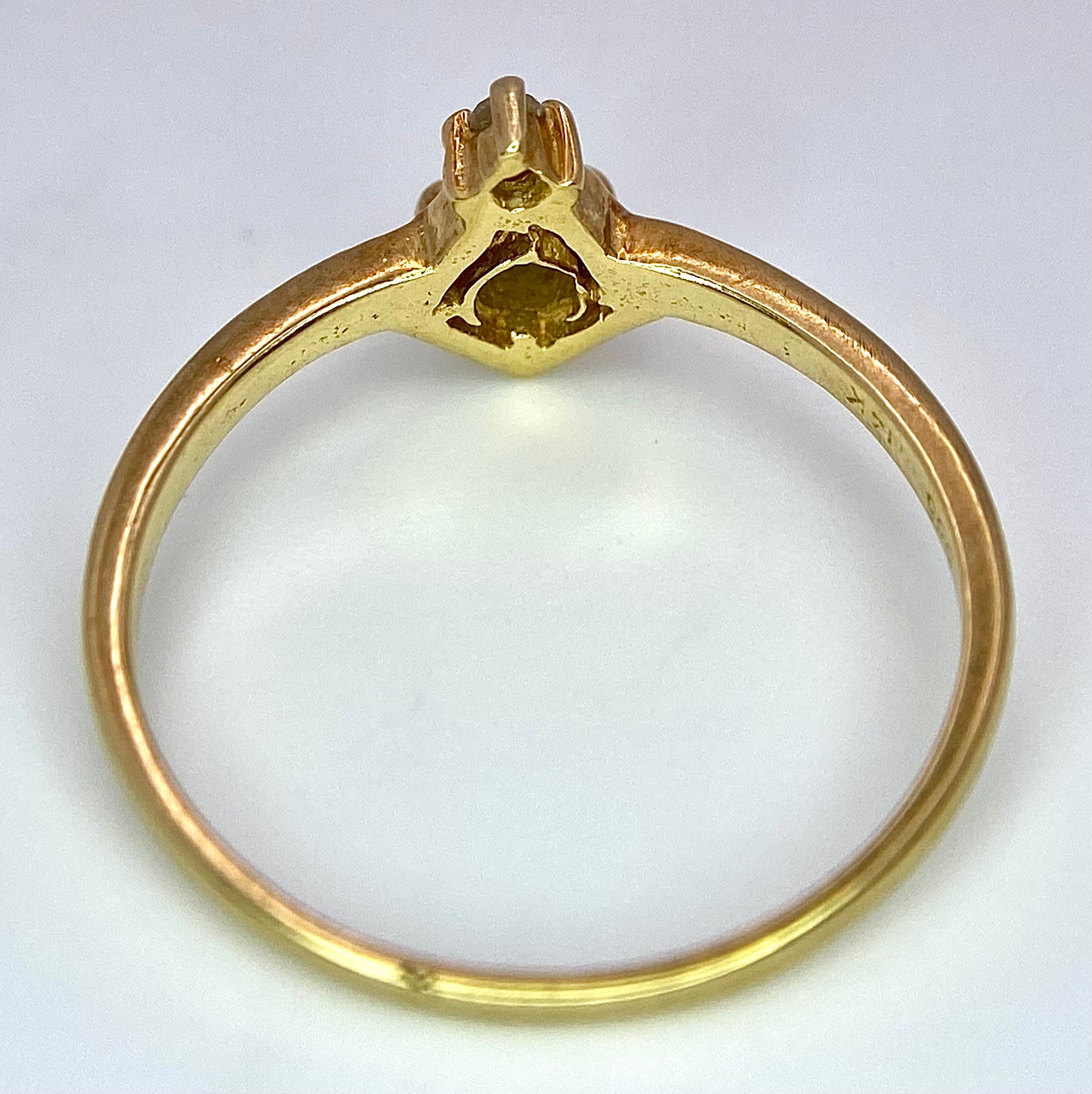 A14K YELLOW GOLD PERIDOT & DIAMOND RING. Size K/L, 1.4g total weight. Ref: SC 9030 - Image 5 of 6