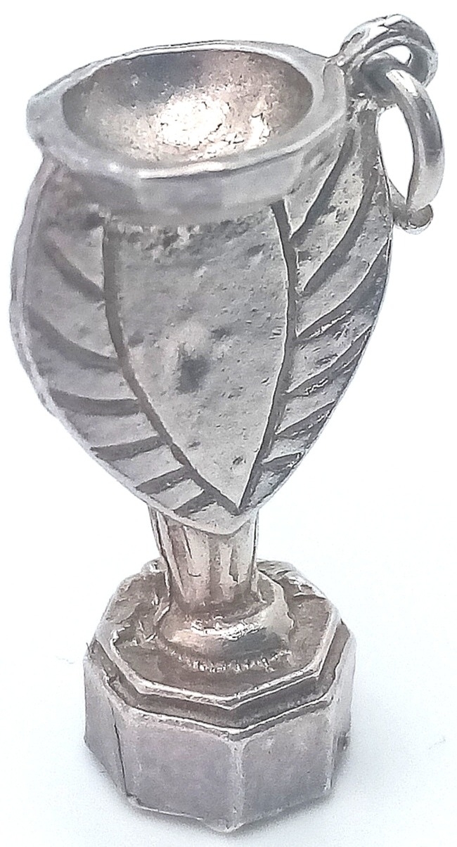 A STERLING SILVER JULES RIMET WORLD CUP TROPHY CHARM. 3cm length, 4.7g weight. Ref: SC 8101 - Bild 2 aus 3