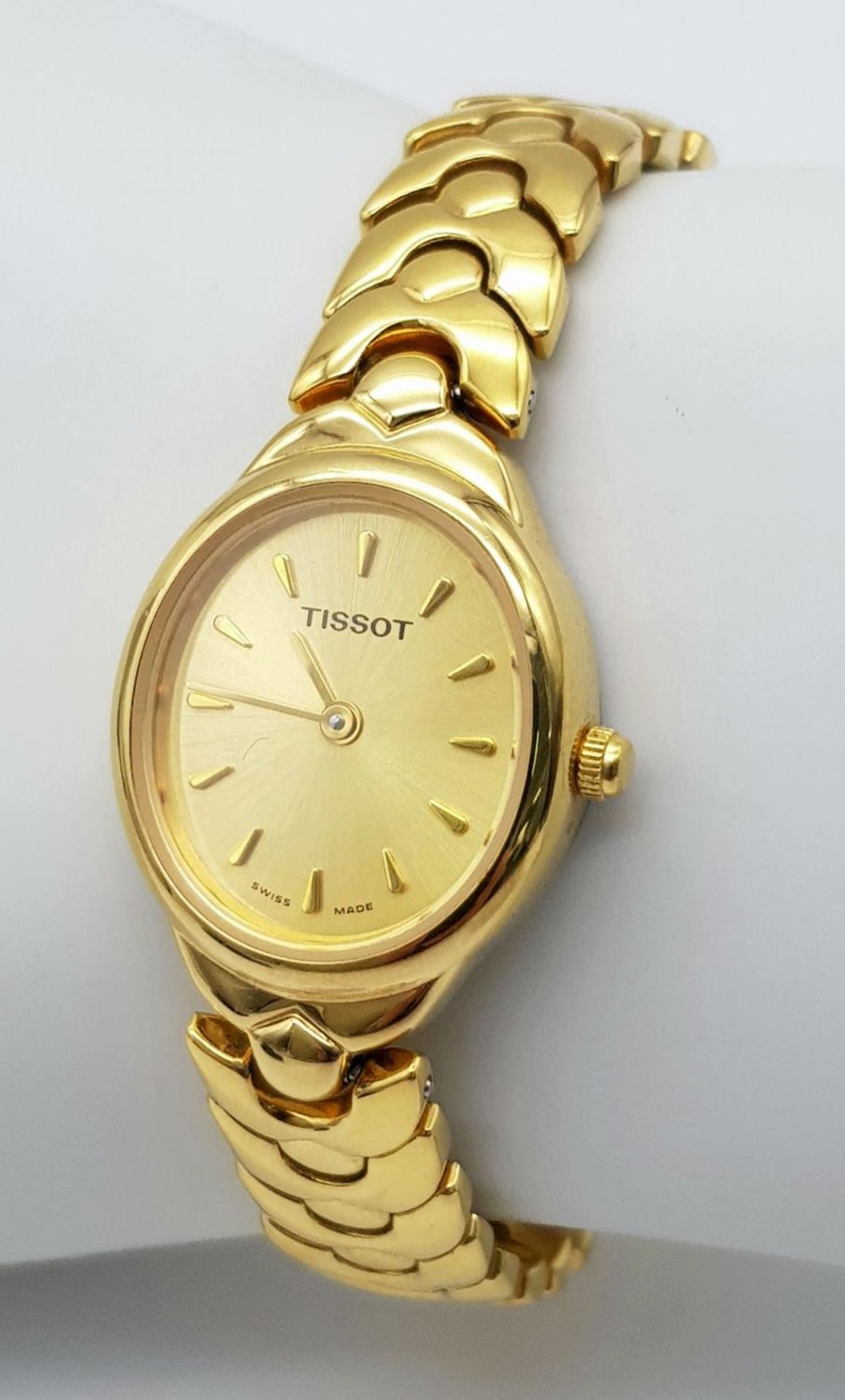 A Tissot Gold Plated Quartz Ladies Watch. Gilded bracelet and case - 21mm. Gold tone dial. In good - Image 2 of 6