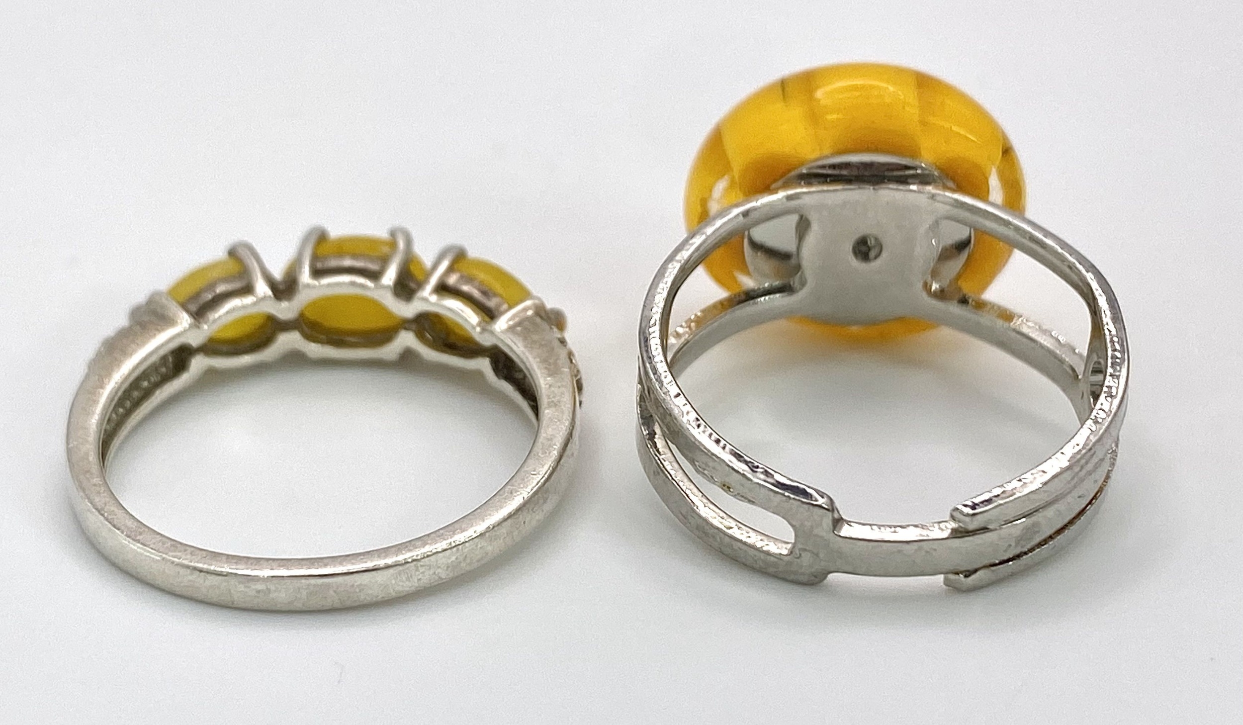 A Parcel of Two Rings Comprising an Original Italian Murano Glass Primrose Ring Size O and an - Image 4 of 6