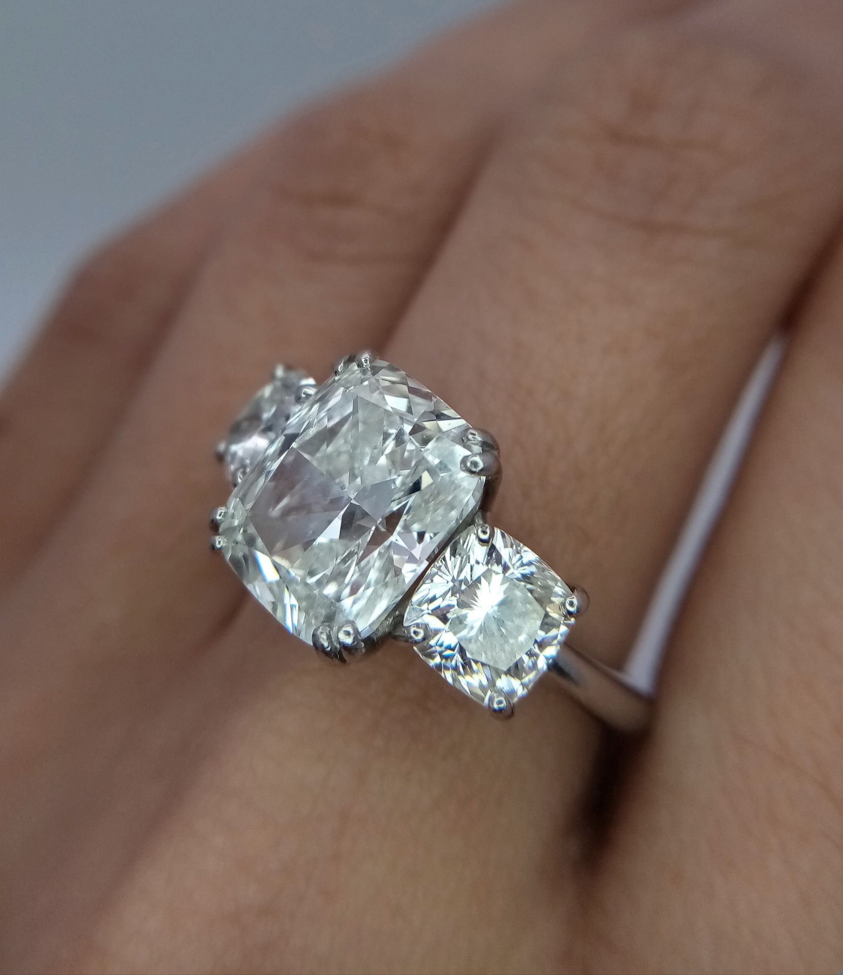 A Breathtaking 4.01ct GIA Certified Diamond Ring. A brilliant cushion cut 4.01ct central diamond - Image 19 of 22