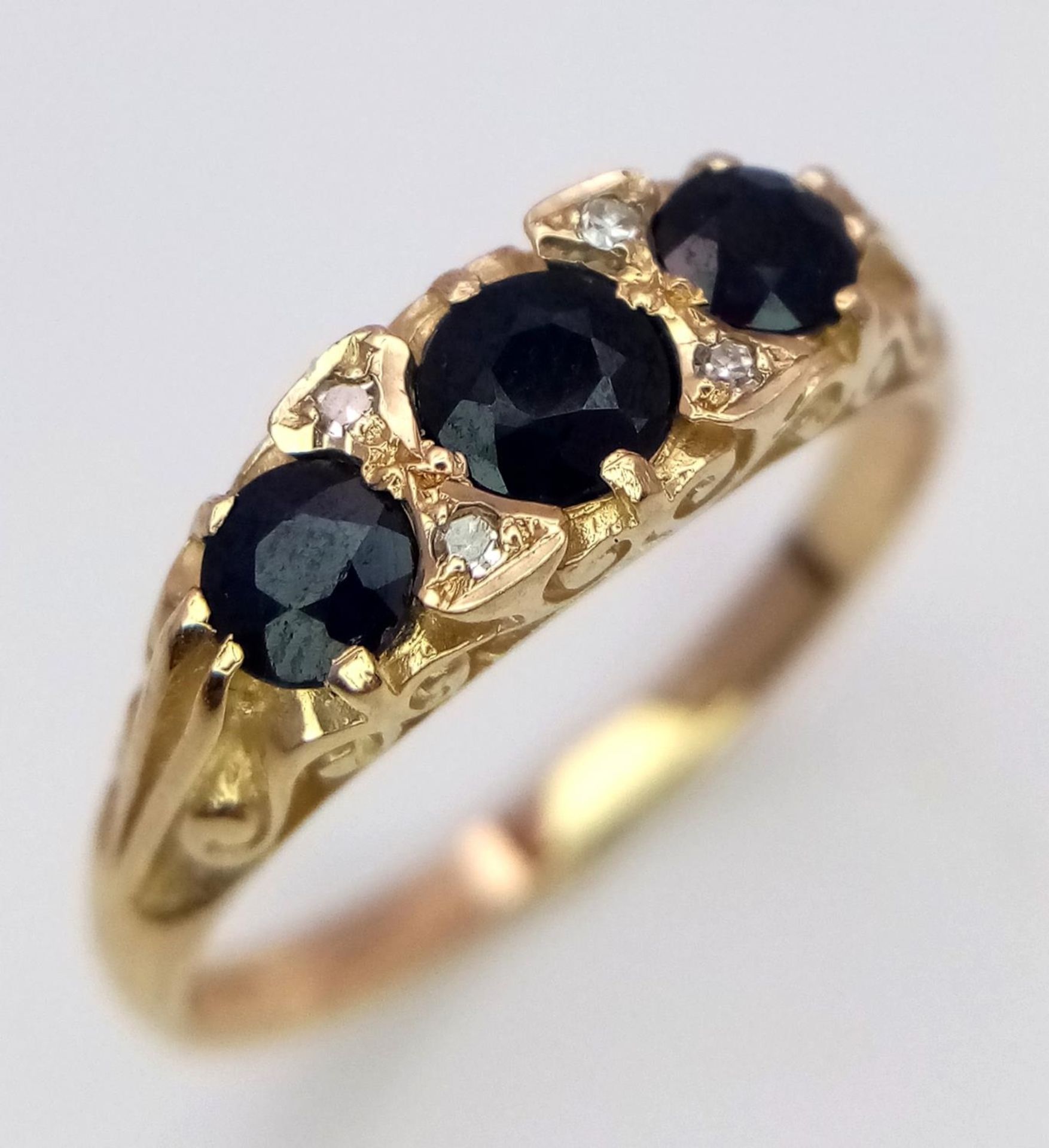 A 9K YELLOW GOLD DIAMOND & SAPPHIRE RING 2.45G 0.50CT SAPPHIRES SIZE O SPAS 9008