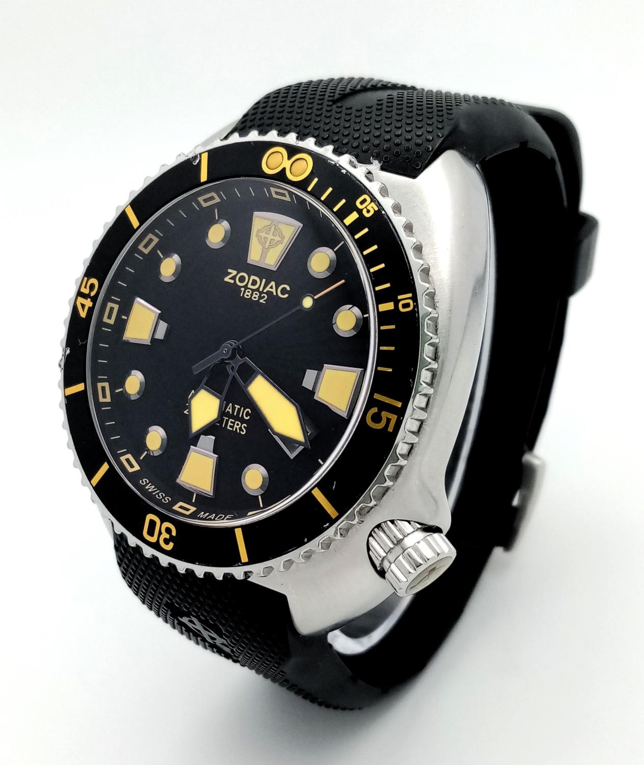 A Zodiac Automatic Gents Divers Watch. Water resistant to 200m. Black rubber strap. Stainless