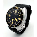 A Zodiac Automatic Gents Divers Watch. Water resistant to 200m. Black rubber strap. Stainless