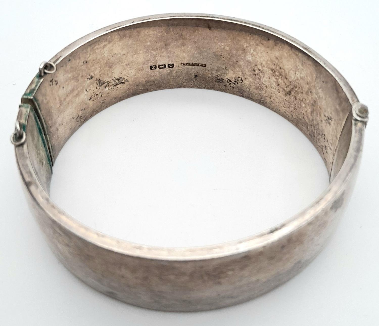 A Silver Victorian Engraved Bangle. 6.3cm diameter, 3cm band width, 43.69g weight. - Image 6 of 8