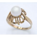 A Vintage 14K Yellow Gold Pearl Ring. Size O. 3g total weight.