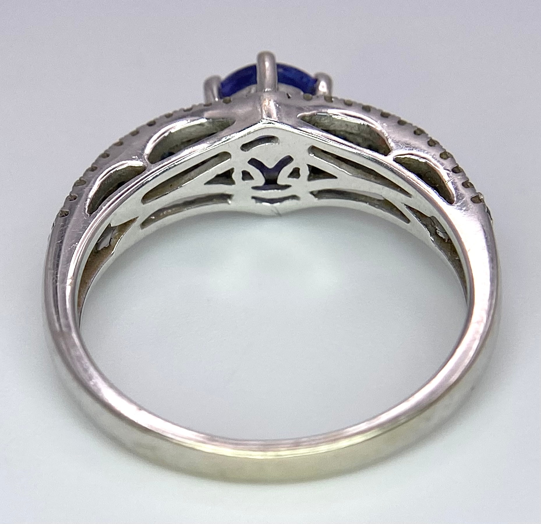 A 14K White Gold Tanzanite and Diamond Ring. Central oval cut tanzanite with blue and white diamonds - Image 5 of 8