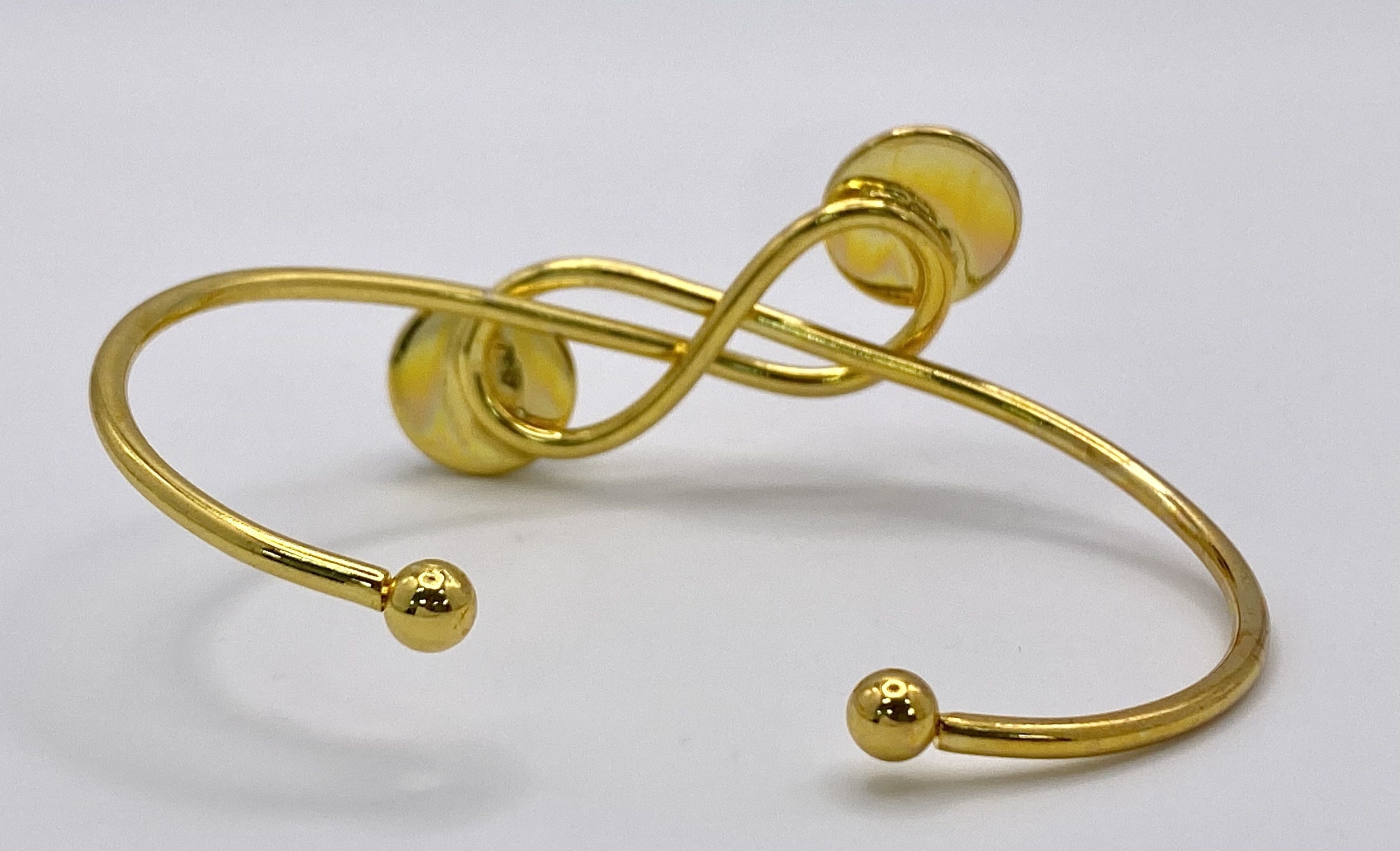 A Gilded Metal Jade Cabochon Crossover Cuff Bangle. - Image 2 of 3