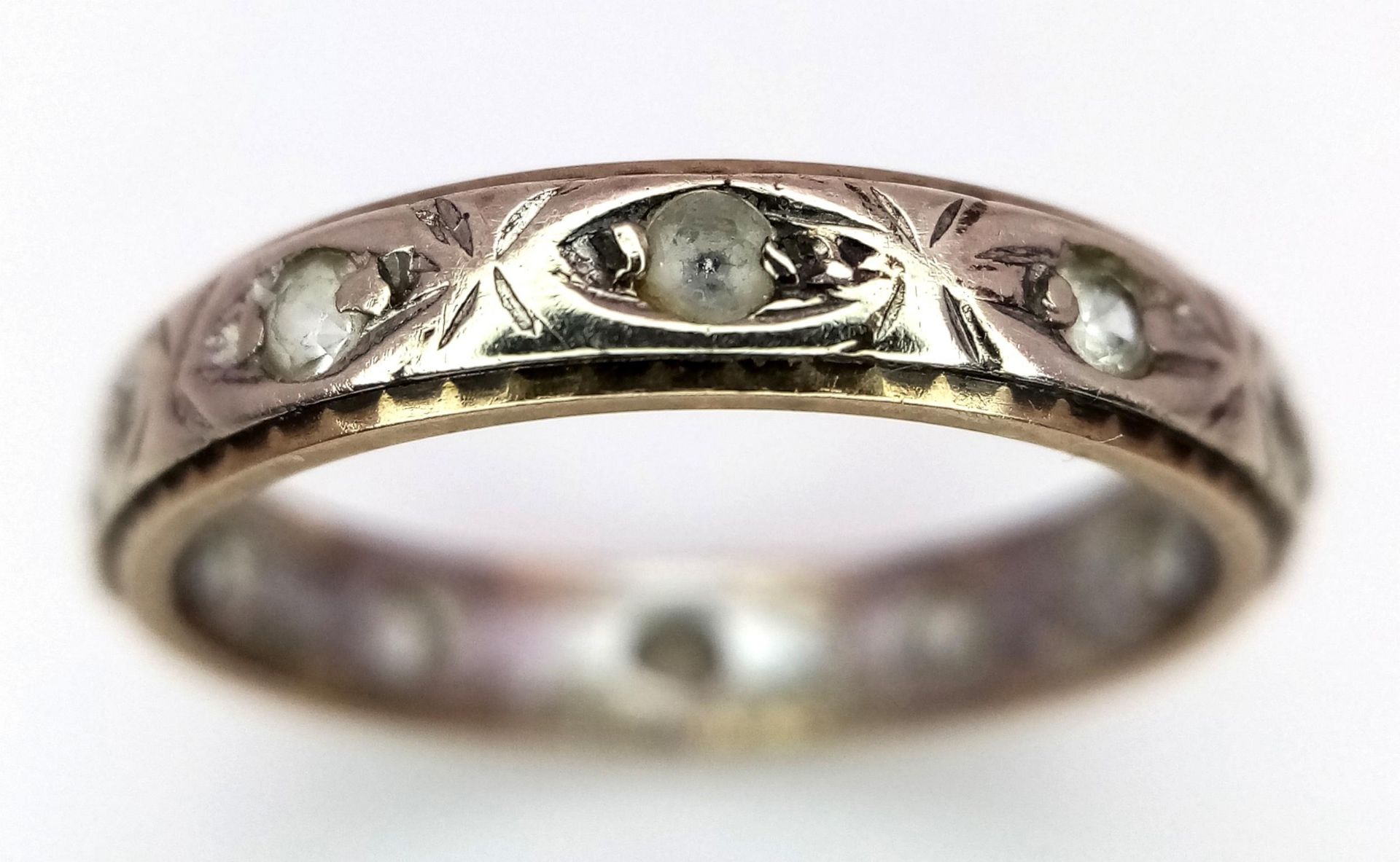 A 9K Yellow and White Gold White Stone Band Ring. Size M. 2.5g - Image 4 of 6