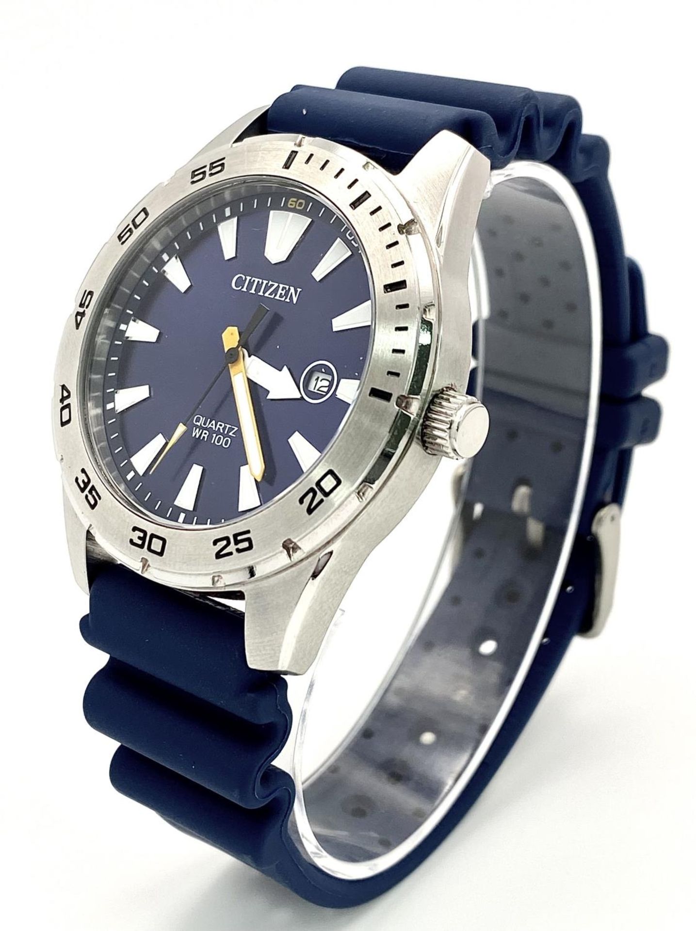 A Citizen Quartz Gents Watch. Blue rubber strap. Stainless steel case - 42mm. Blue dial with date