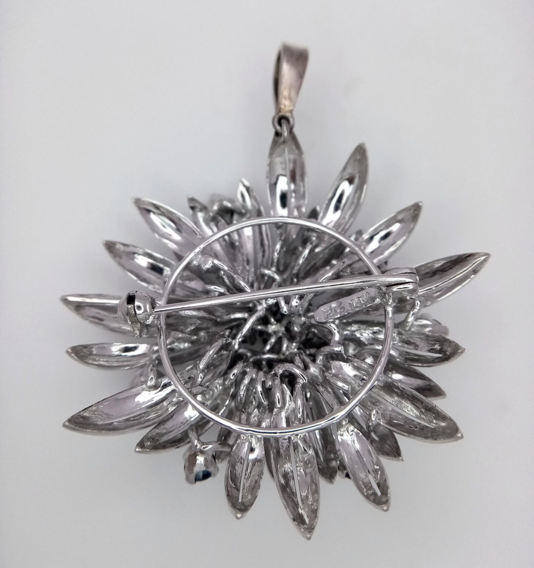 A 14ct white gold (tested as) sapphire flower brooch that has a bail that can be worn as a - Image 3 of 5