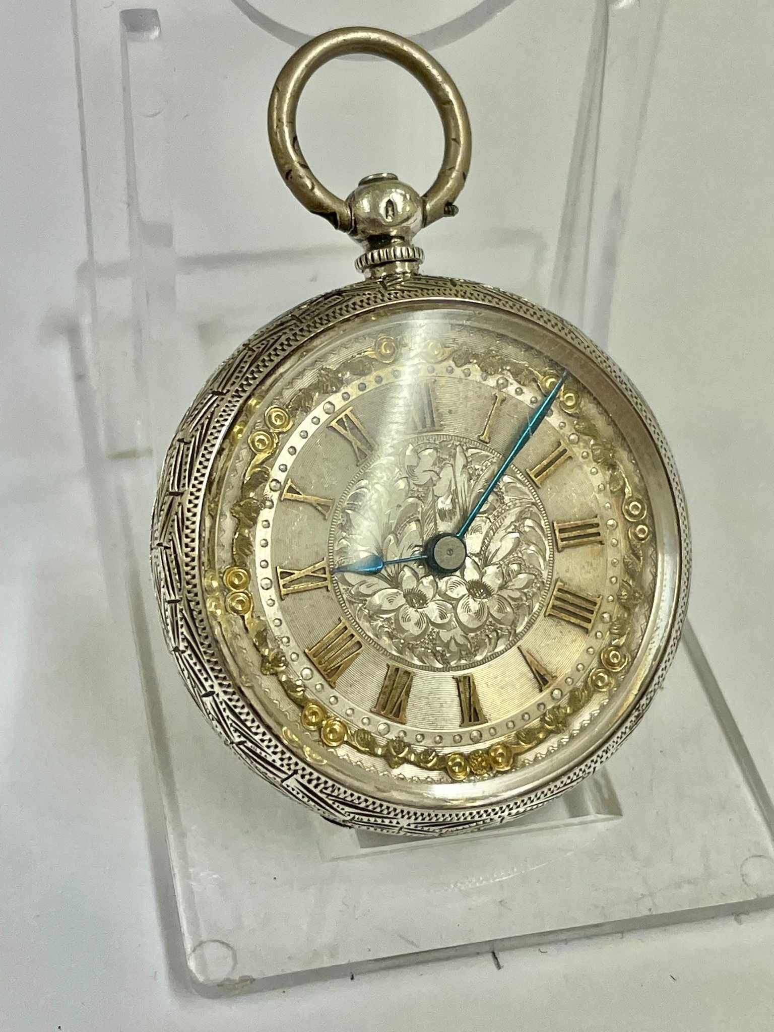 An Antique ladies silver pocket watch, as found. - Image 2 of 3