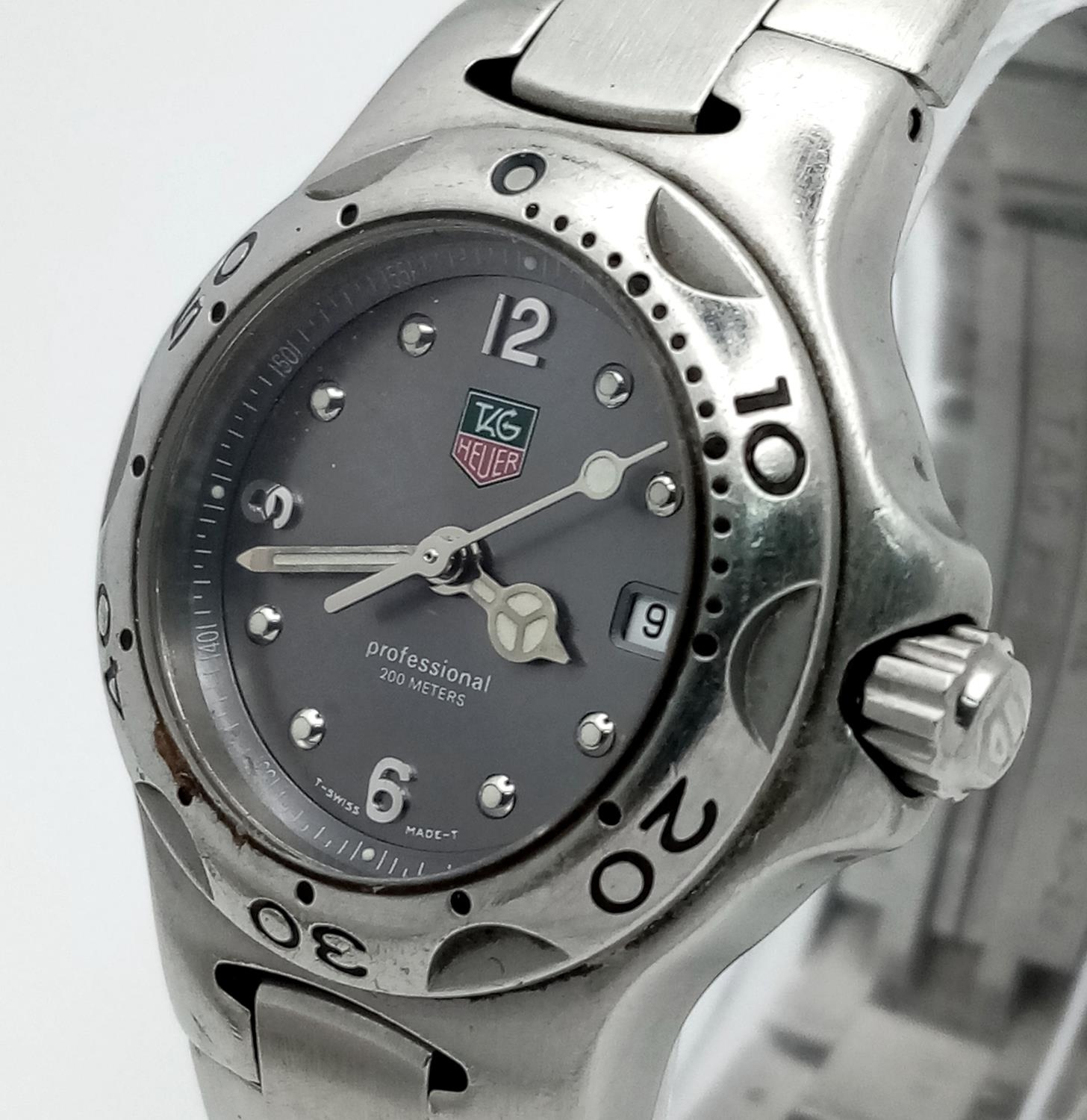 A Tag Heuer Professional Ladies Quartz Watch. Stainless steel bracelet and case - 28mm. Grey dial - Image 4 of 8