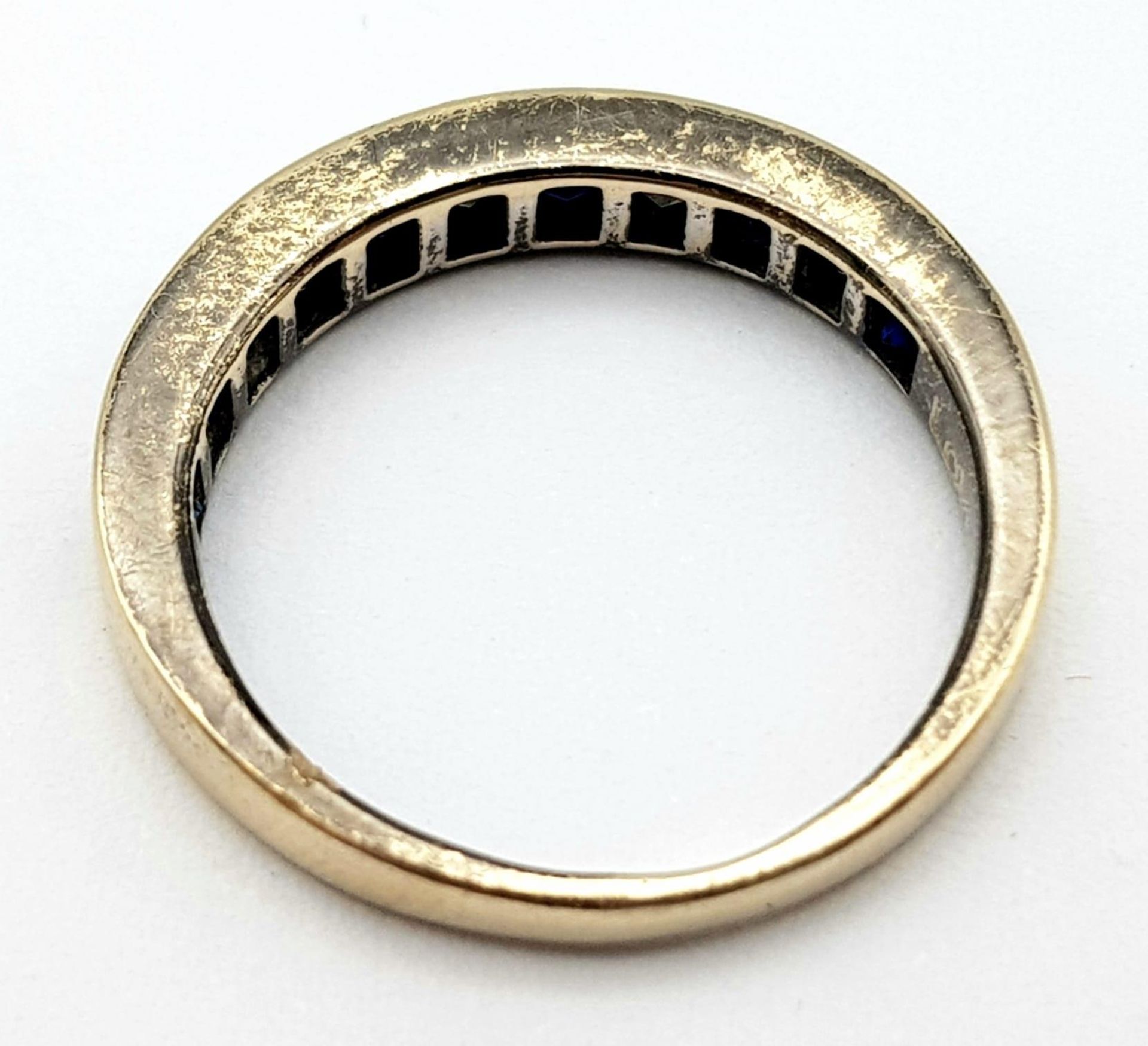 An 18K Gold Diamond and Sapphire Half-Eternity Ring. Size K. 3.1g total weight. Ref: 016637 - Bild 4 aus 5