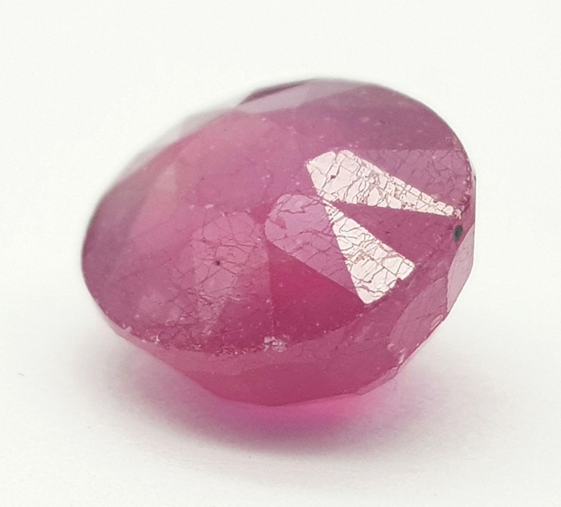 A 8.87ct Madagascan Ruby Gemstone - AIG Certified. - Image 2 of 5