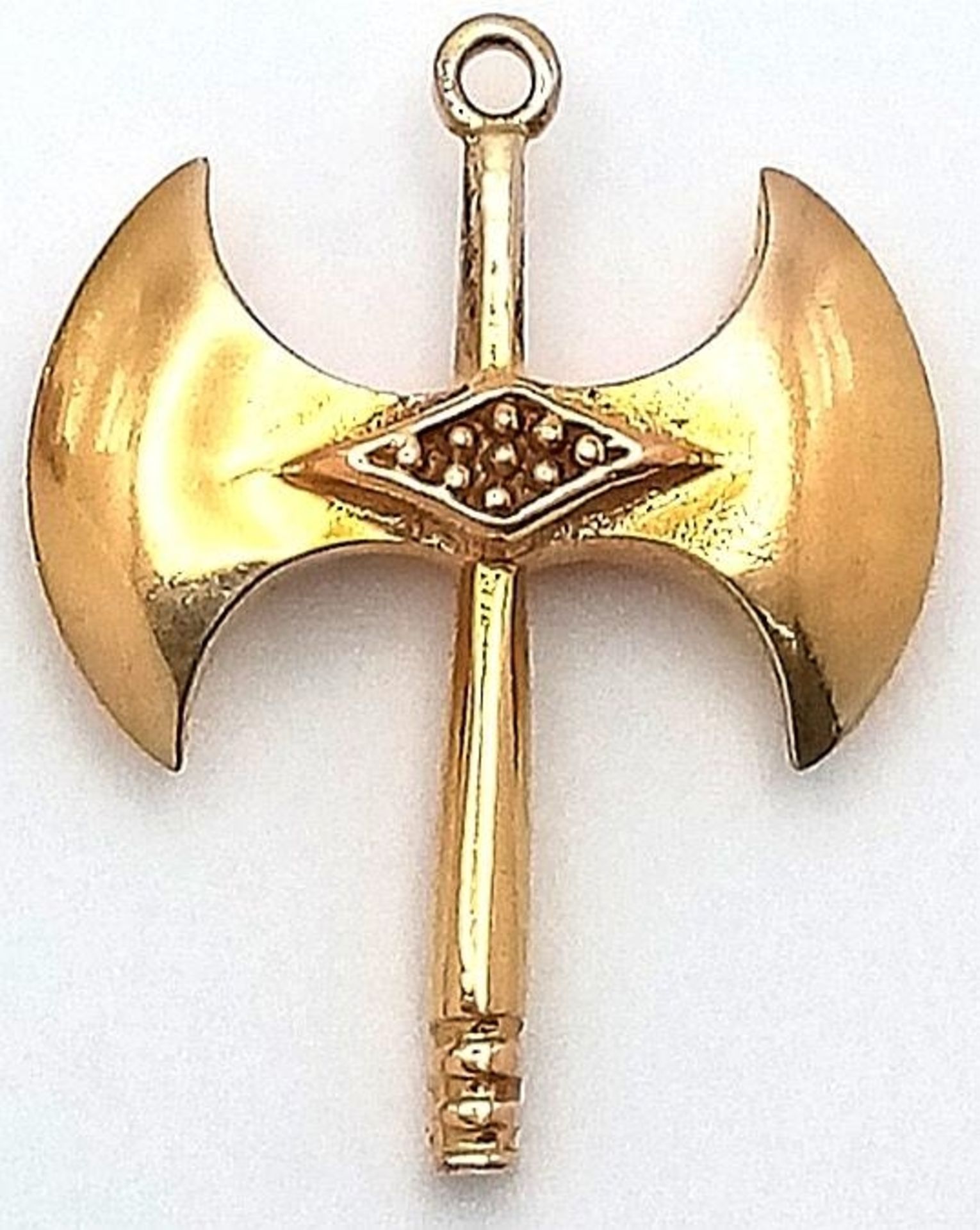 A 14K (TESTED) YELLOW GOLD VIKING DOUBLE AXE CHARM. 22m length, 2.2g weight. Ref: SC 9034