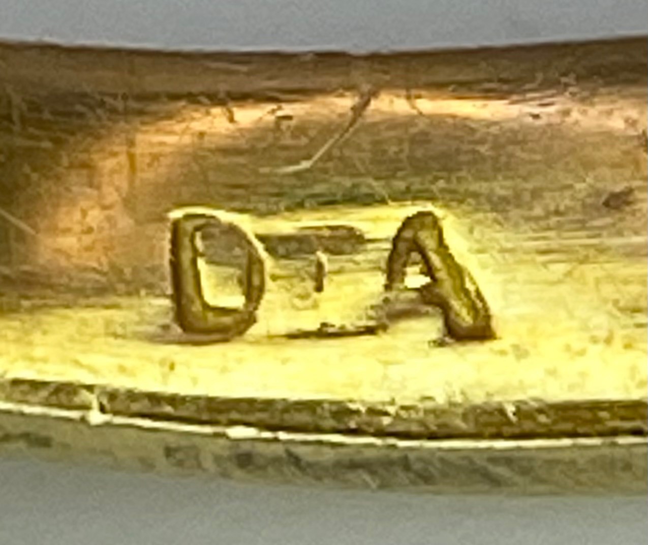 AN 18K YELLOW GOLD DIAMOND & SAPPHIRE BAND RING. 0.20ctw, size O, 3.6g total weight. Ref: SC 9037 - Bild 7 aus 7