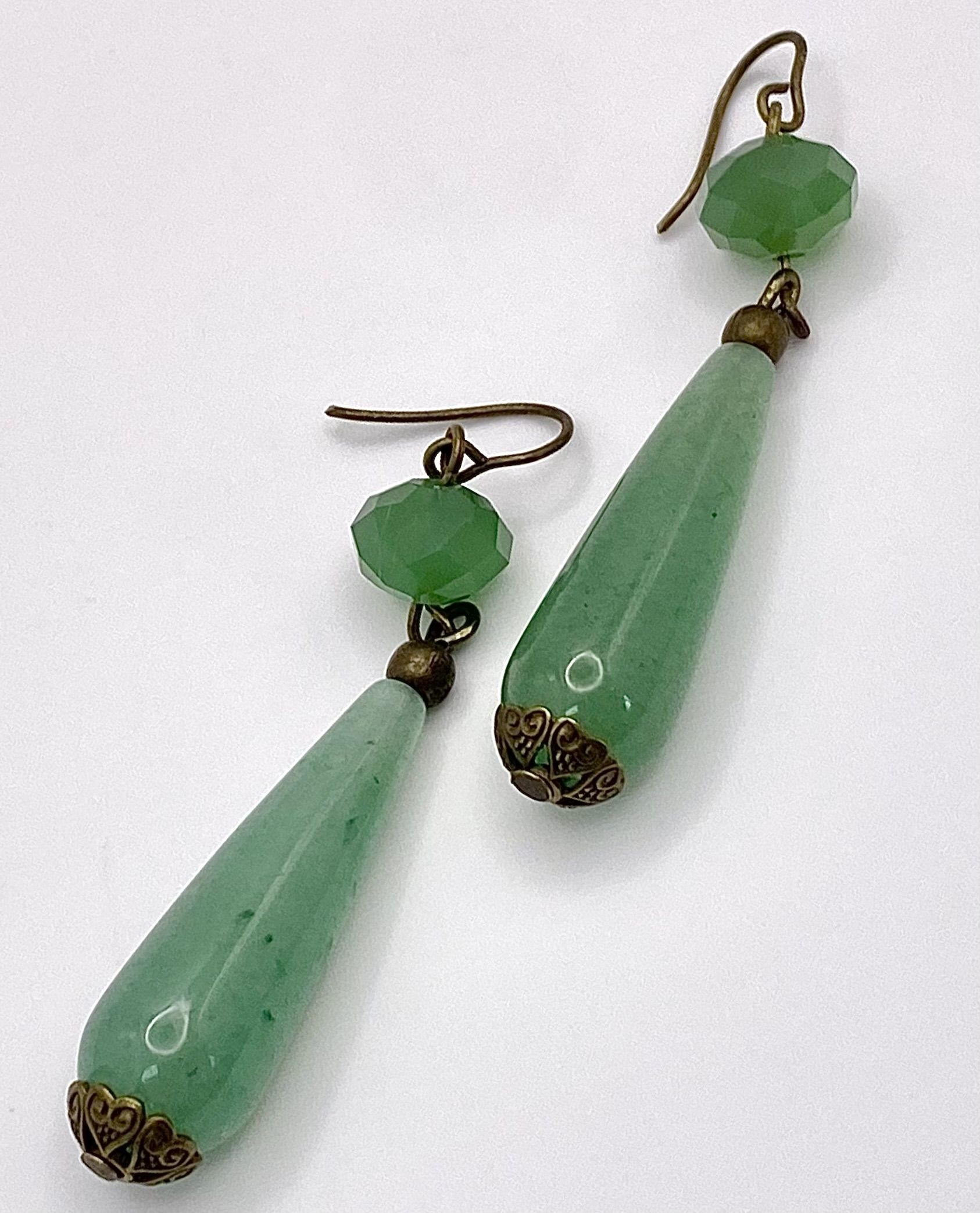 A Suite of Jade Jewellery. Includes bead necklace, earrings and brooch. - Image 2 of 5