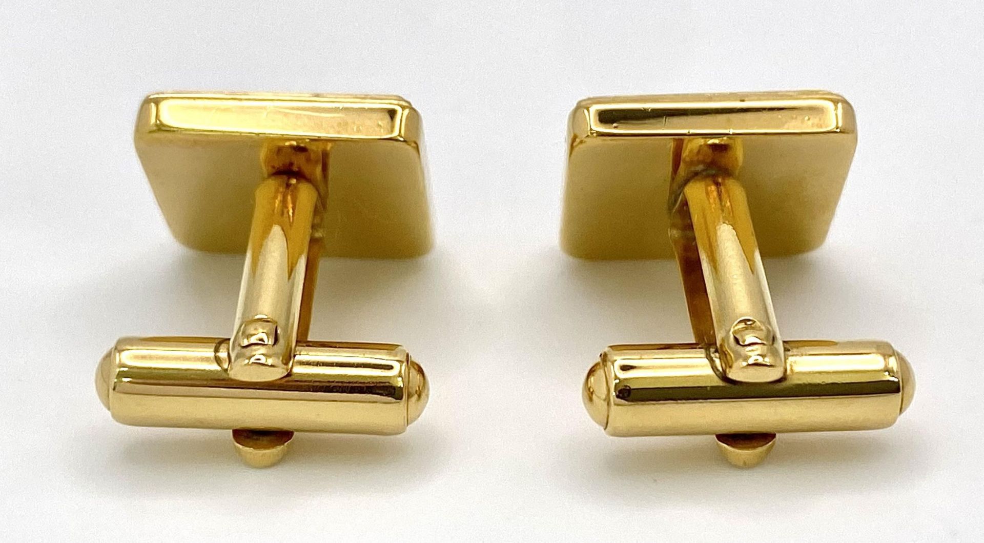 An Excellent Condition Pair of Square Yellow Gold Gilt Tortoiseshell Cufflinks by Dunhill in their - Bild 6 aus 9