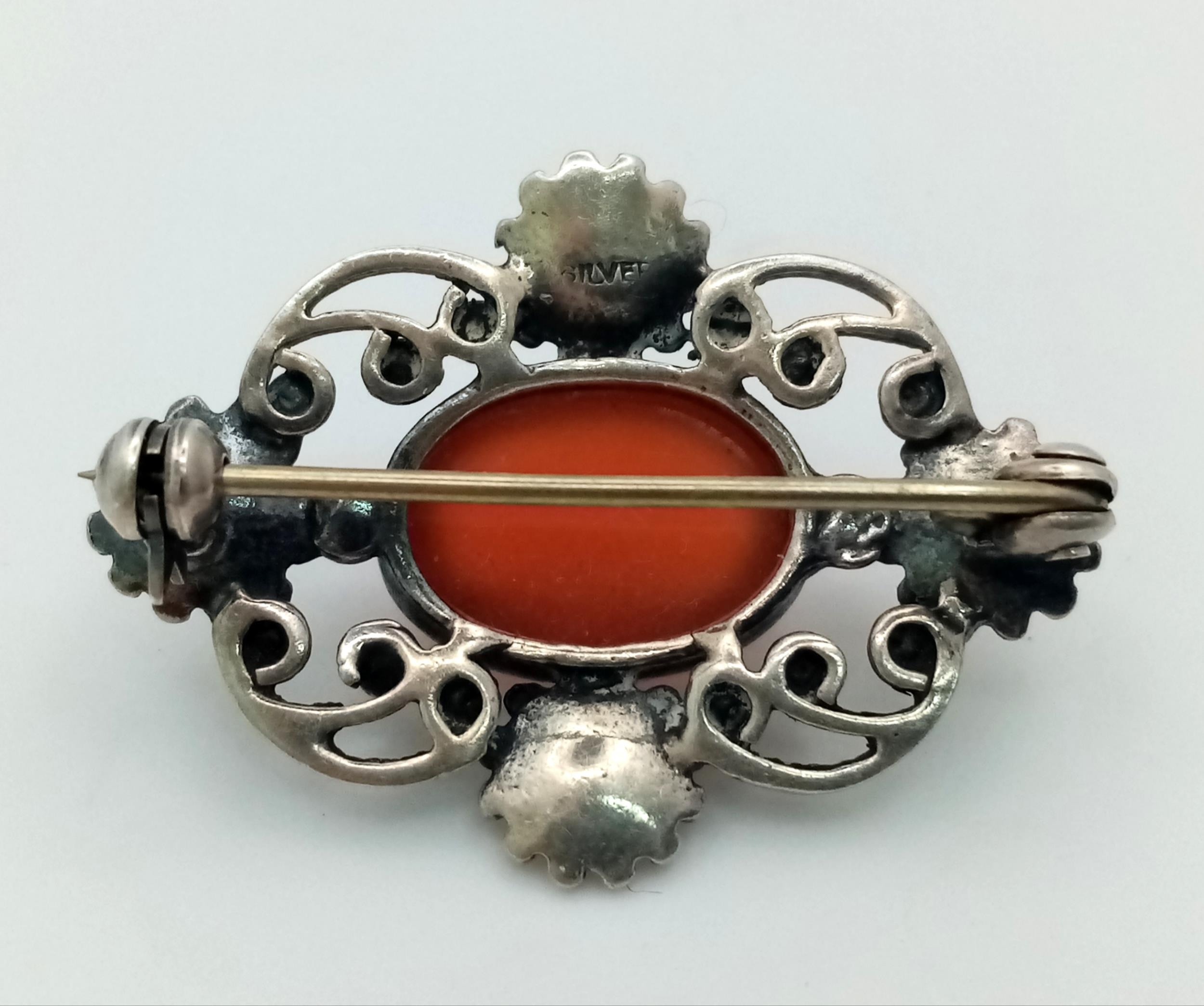 A Vintage or Antique Silver Carnelian Cabochon Brooch. 3.5cm Width. Set with a 1.5cm Oval Cut - Image 2 of 4