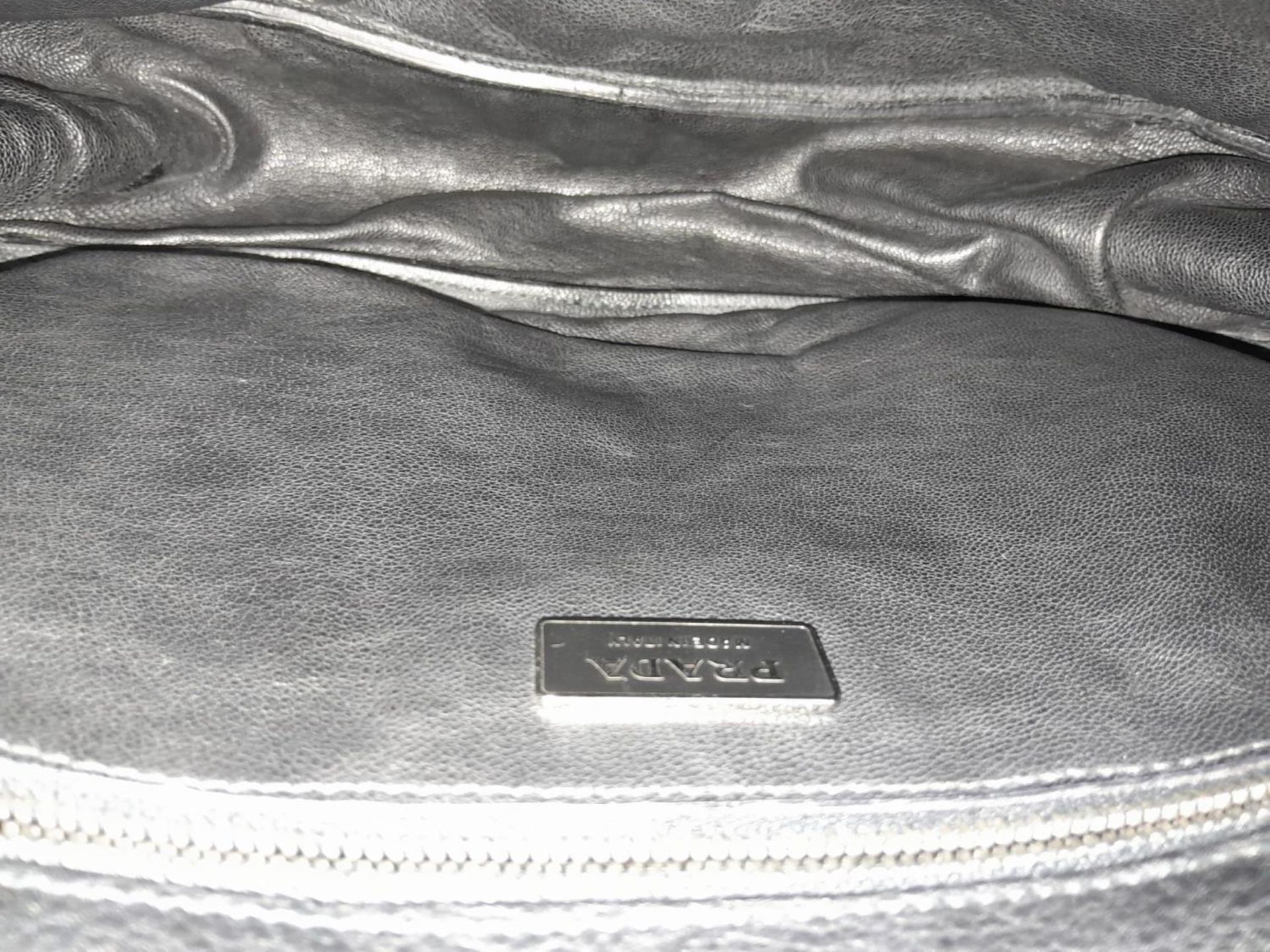 A Prada Black Leather Crossbody Satchel Bag. Textured exterior with buckled flap. Spacious leather - Bild 7 aus 14