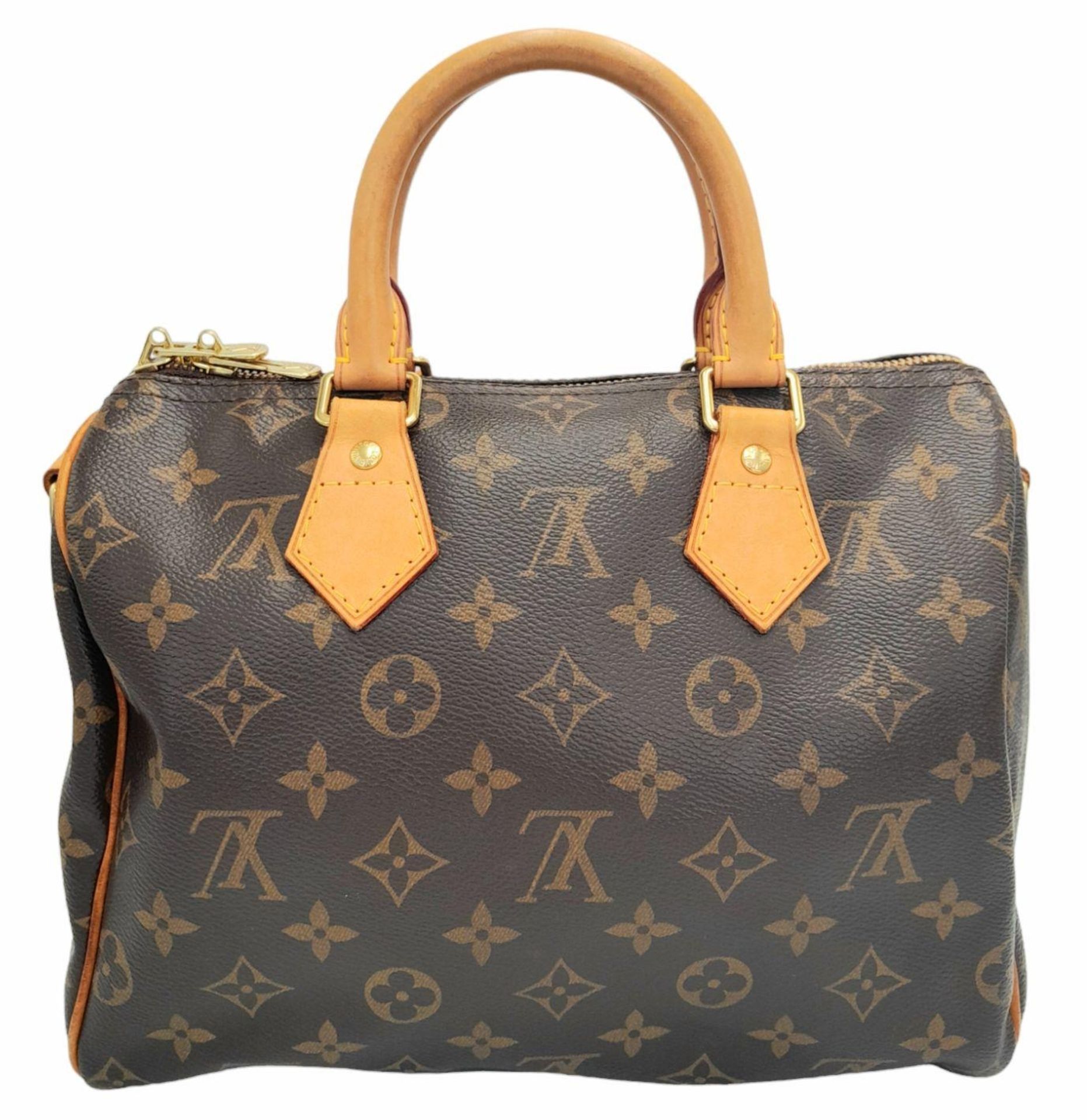 A Louis Vuitton Speedy Bag. Monogramed canvas exterior with gold-toned hardware, two rolled - Bild 2 aus 12