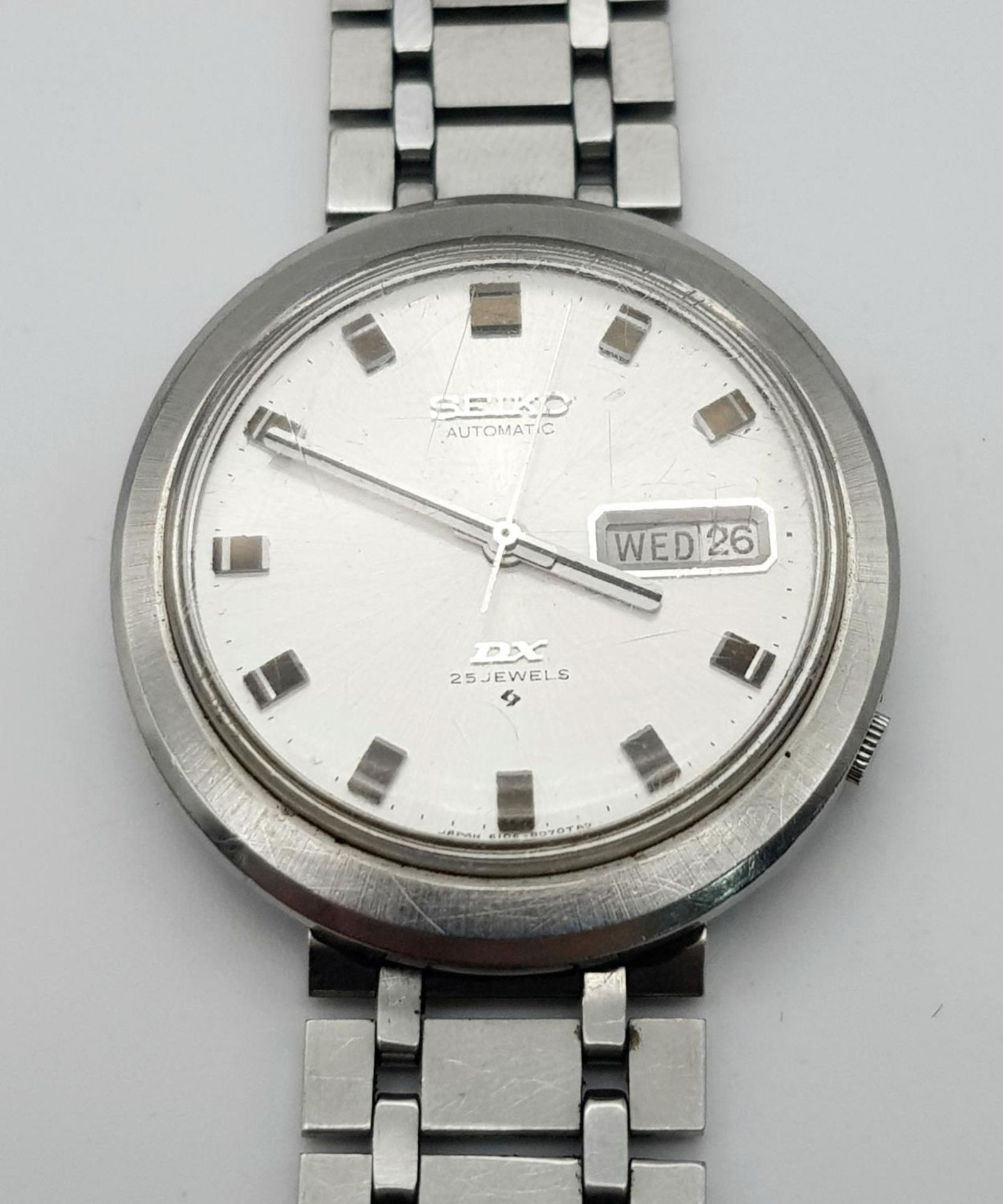 A Seiko Automatic DX 25 Jewels Gents Watch. Bracelet needs replacing. Case - 36mm. In working order. - Image 2 of 4
