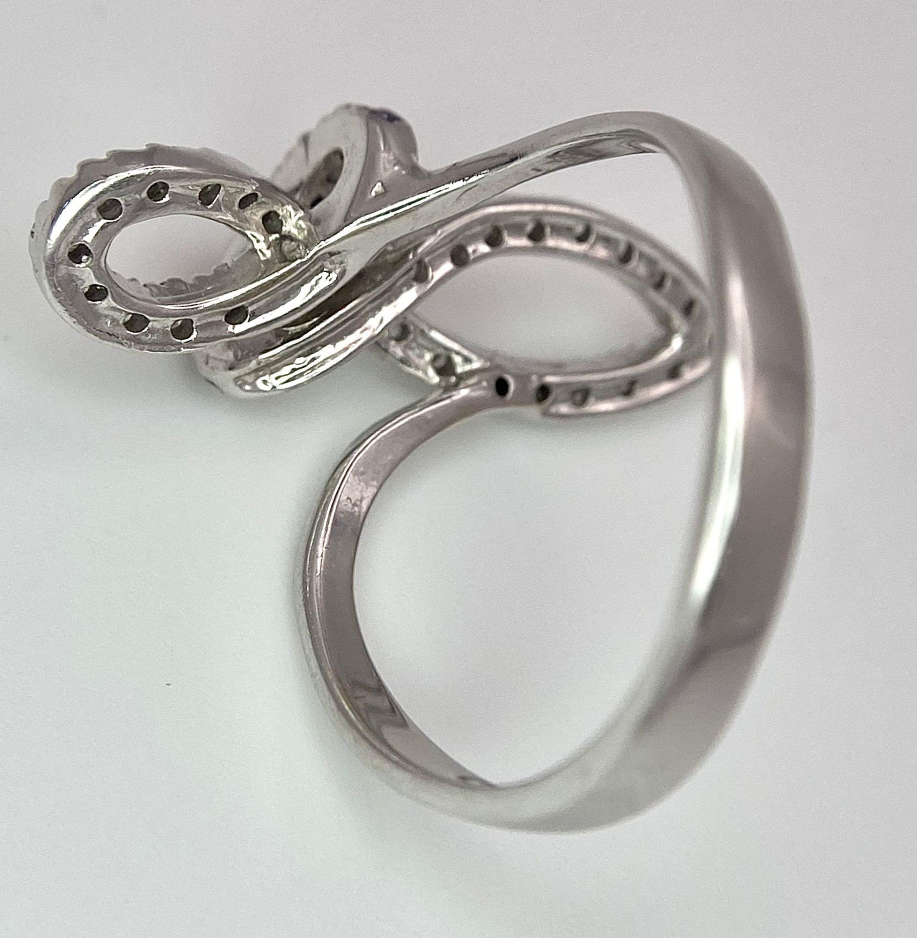 An 18K White Gold CZ Fancy Knot Ring. Size O. 3.9g weight. - Image 6 of 7