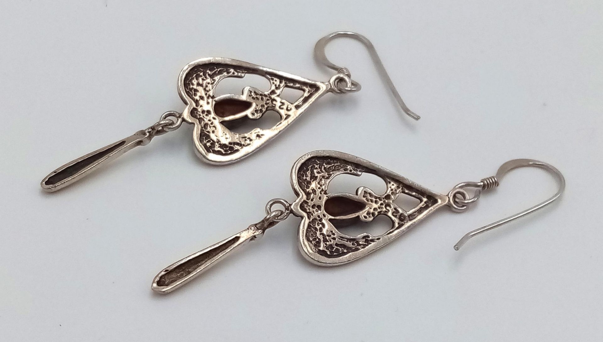 A Vintage Pair of Sterling Silver and Enamel Carnelian Set Art Nouveau Design Earrings. 7.5cm Drop. - Bild 3 aus 4