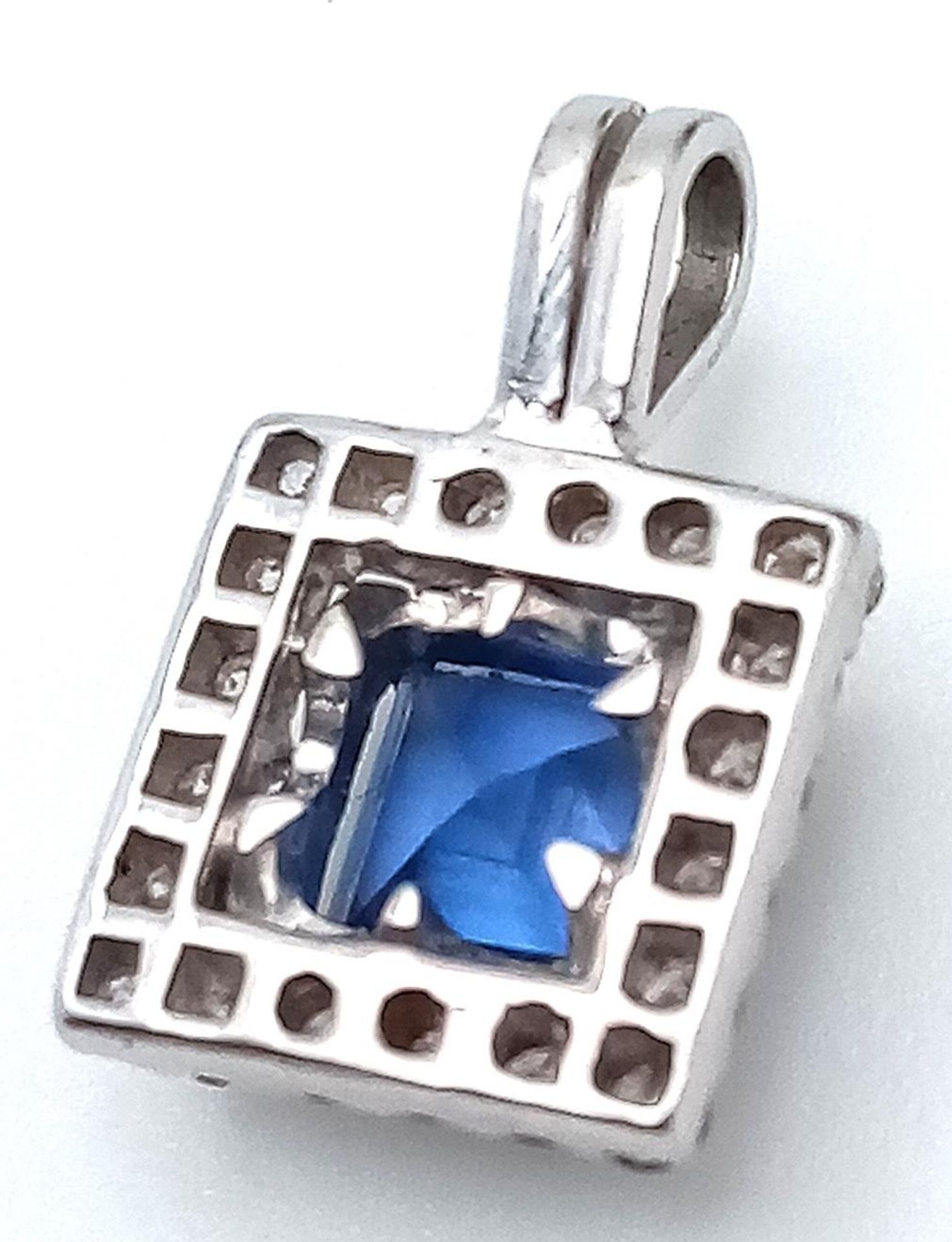 A 18K (TESTED AS) WHITE GOLD DIAMOND & SAPPHIRE PENDANT 1.02CT SAPPHIRE 1.6G. 14mm x 9mm. BL 9003 - Image 2 of 3